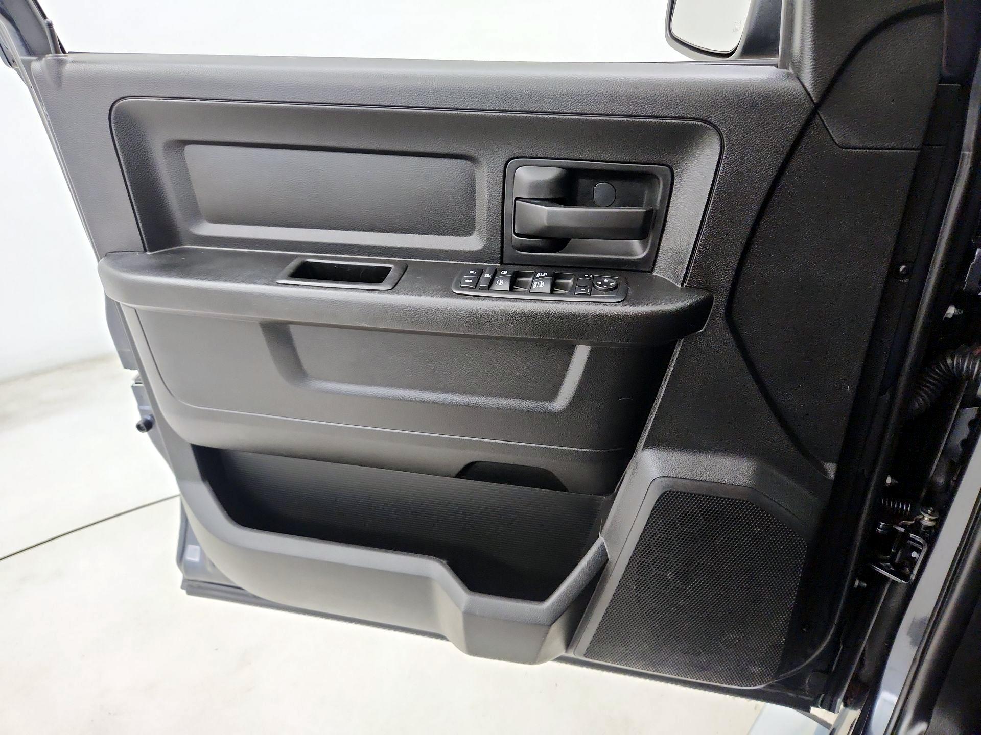 Thumbnail: 2019 RAM 1500 Classic - 12