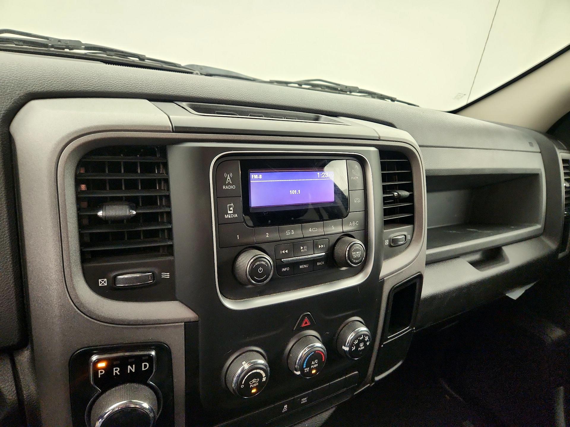 Thumbnail: 2019 RAM 1500 Classic - 13