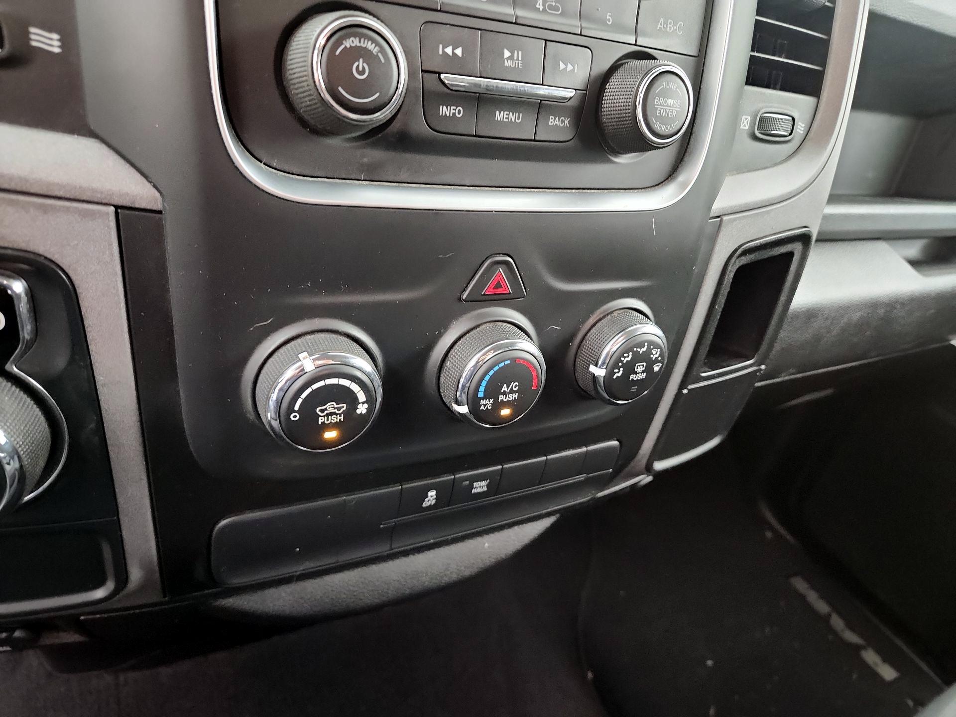 Thumbnail: 2019 RAM 1500 Classic - 14