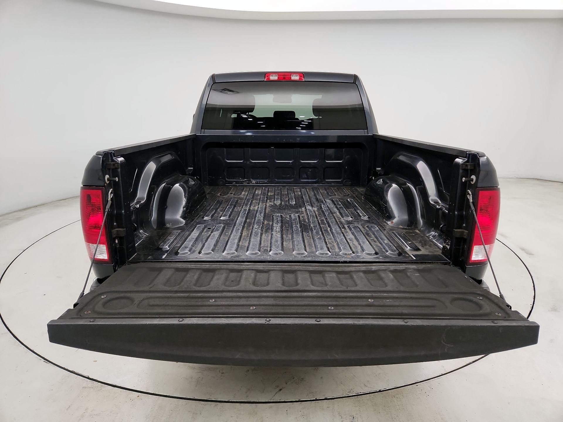 Thumbnail: 2019 RAM 1500 Classic - 16