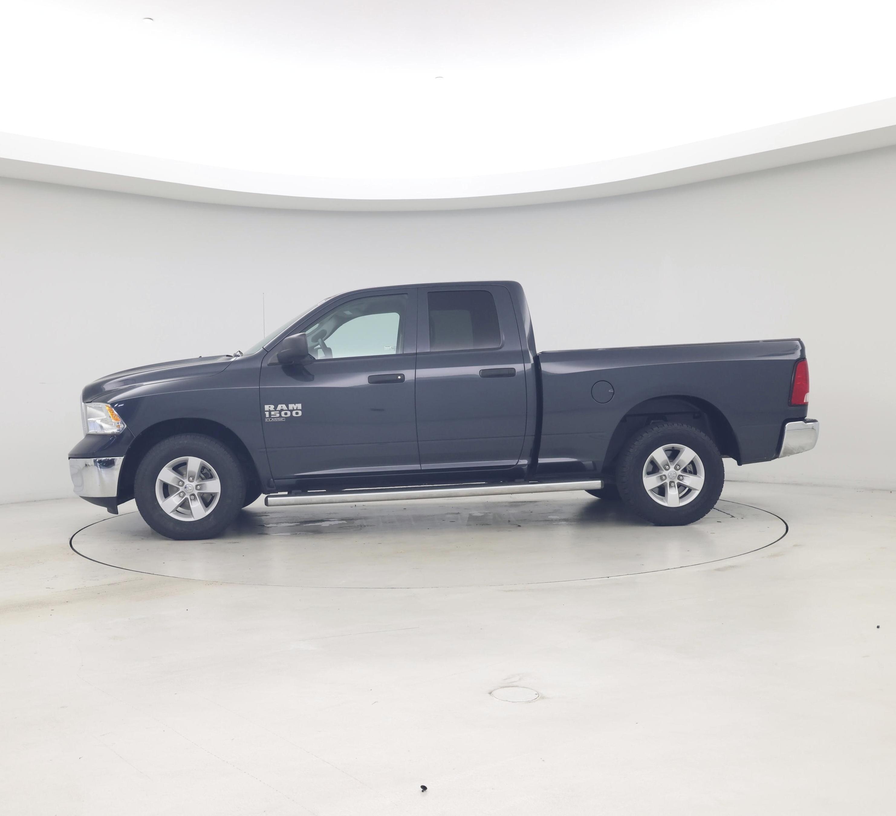 Thumbnail: 2019 RAM 1500 Classic - 3