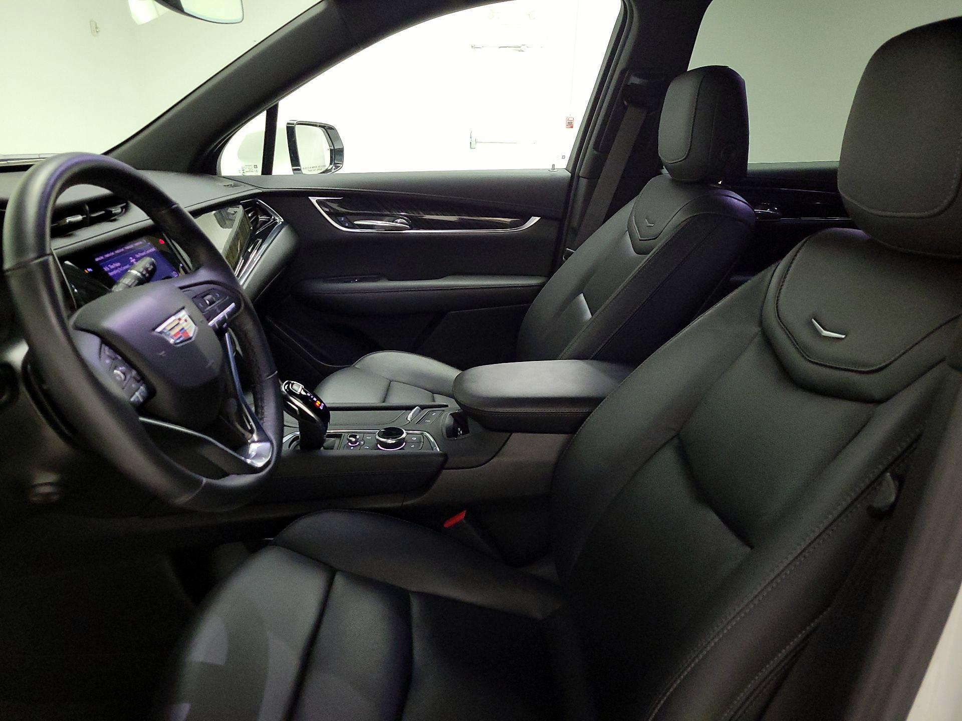 Thumbnail: 2022 Cadillac XT6 - 11