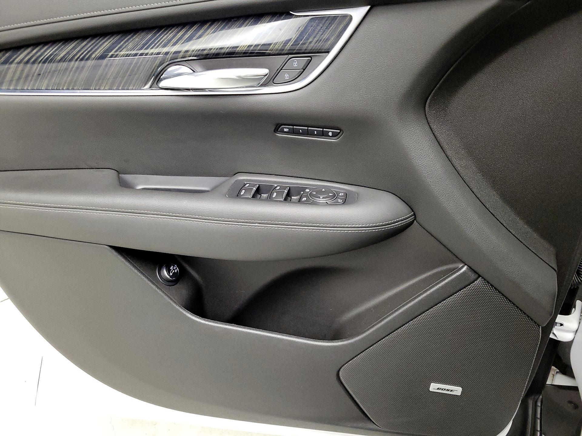 Thumbnail: 2022 Cadillac XT6 - 12