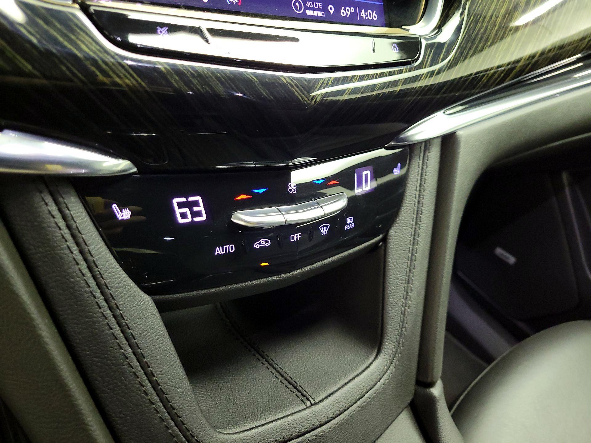 Thumbnail: 2022 Cadillac XT6 - 16