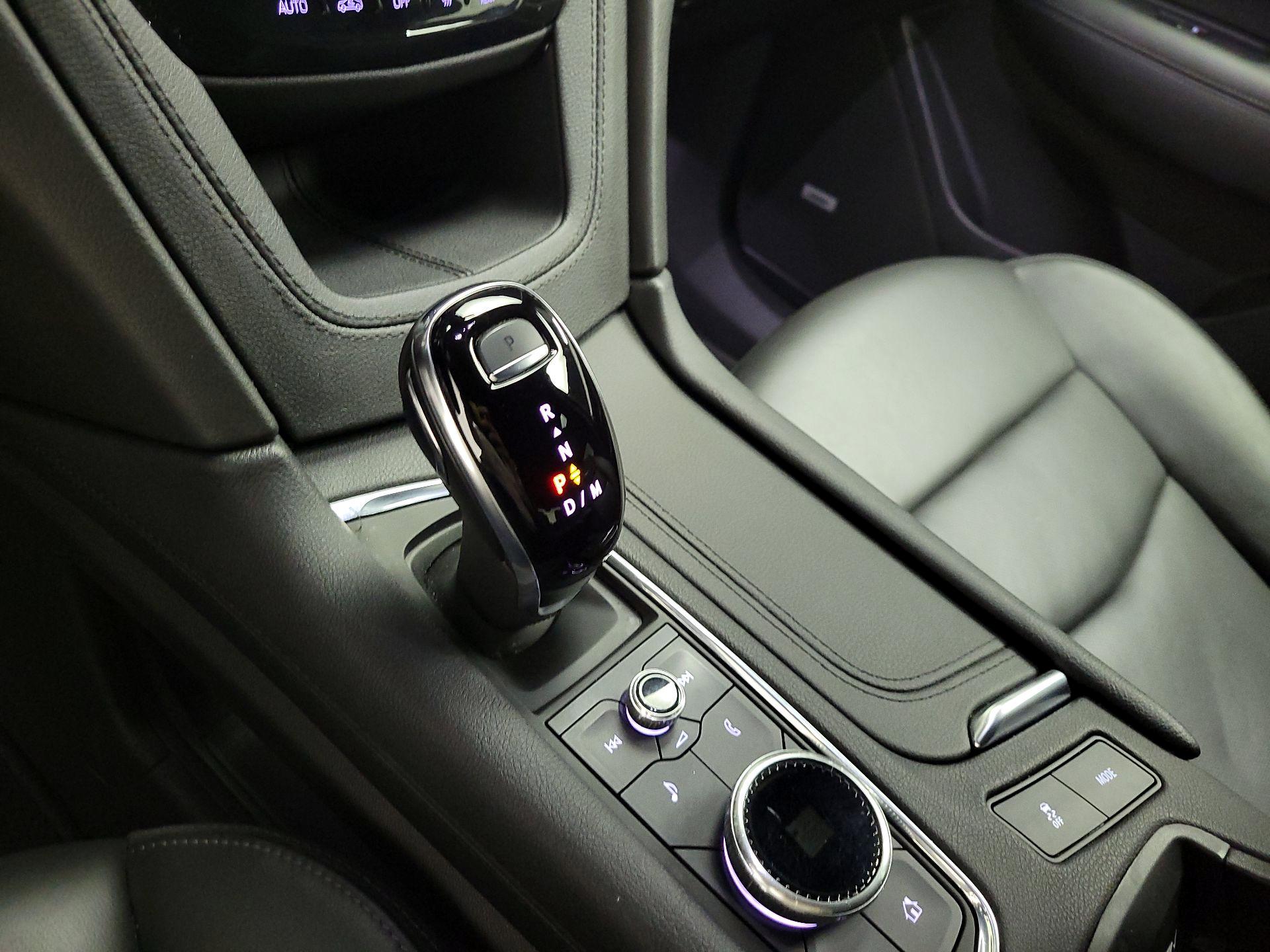 Thumbnail: 2022 Cadillac XT6 - 17