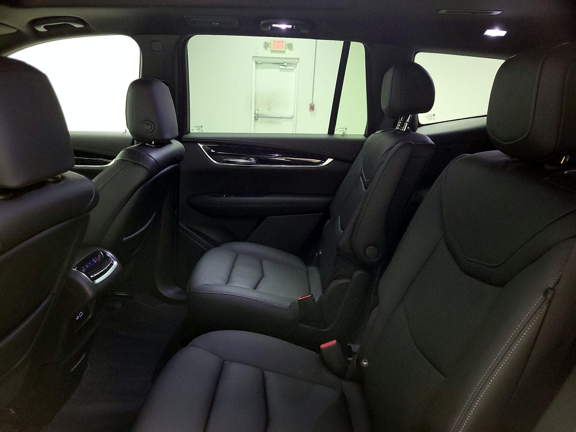 Thumbnail: 2022 Cadillac XT6 - 18