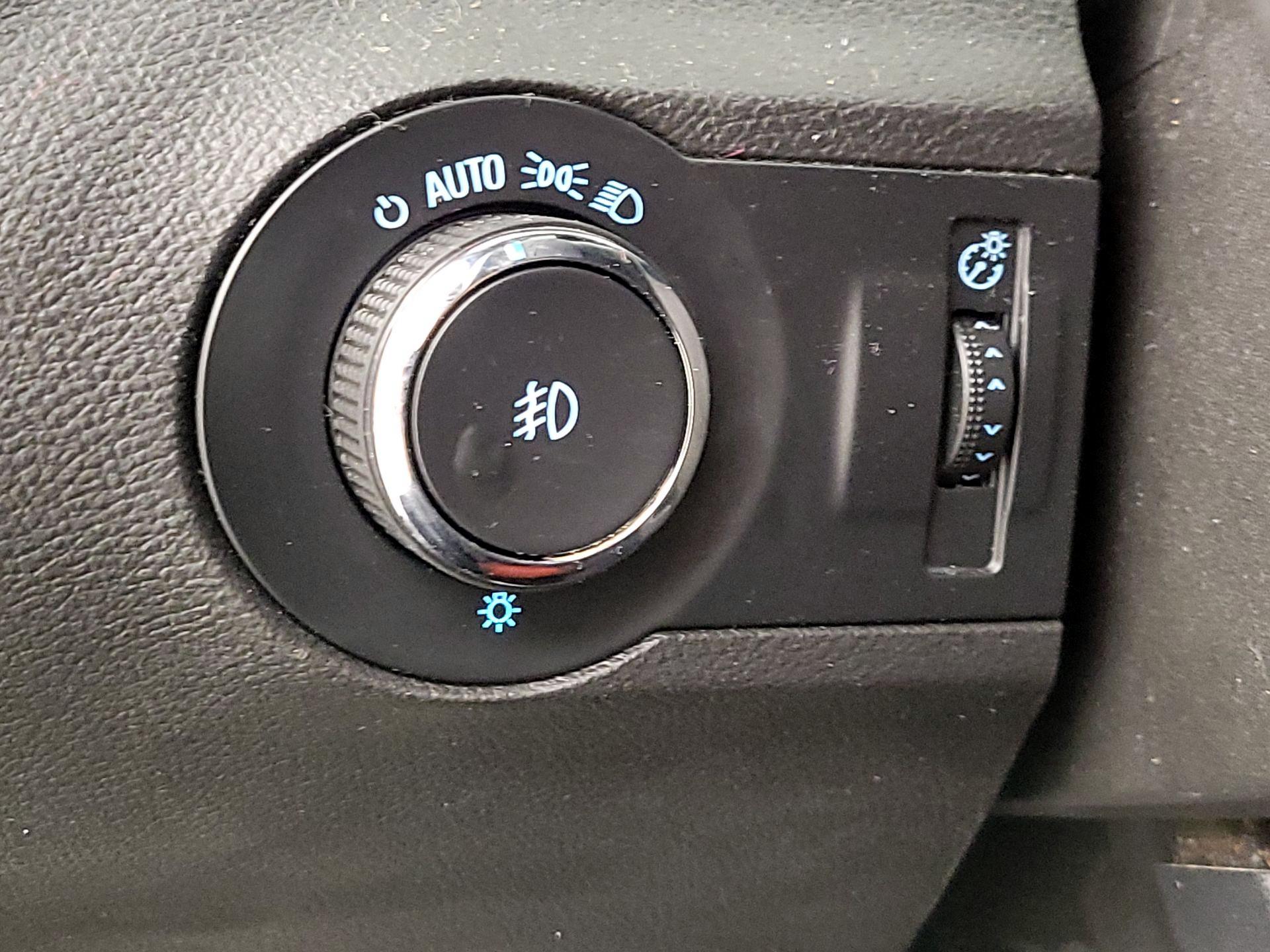 Thumbnail: 2015 Chevrolet Camaro - 11