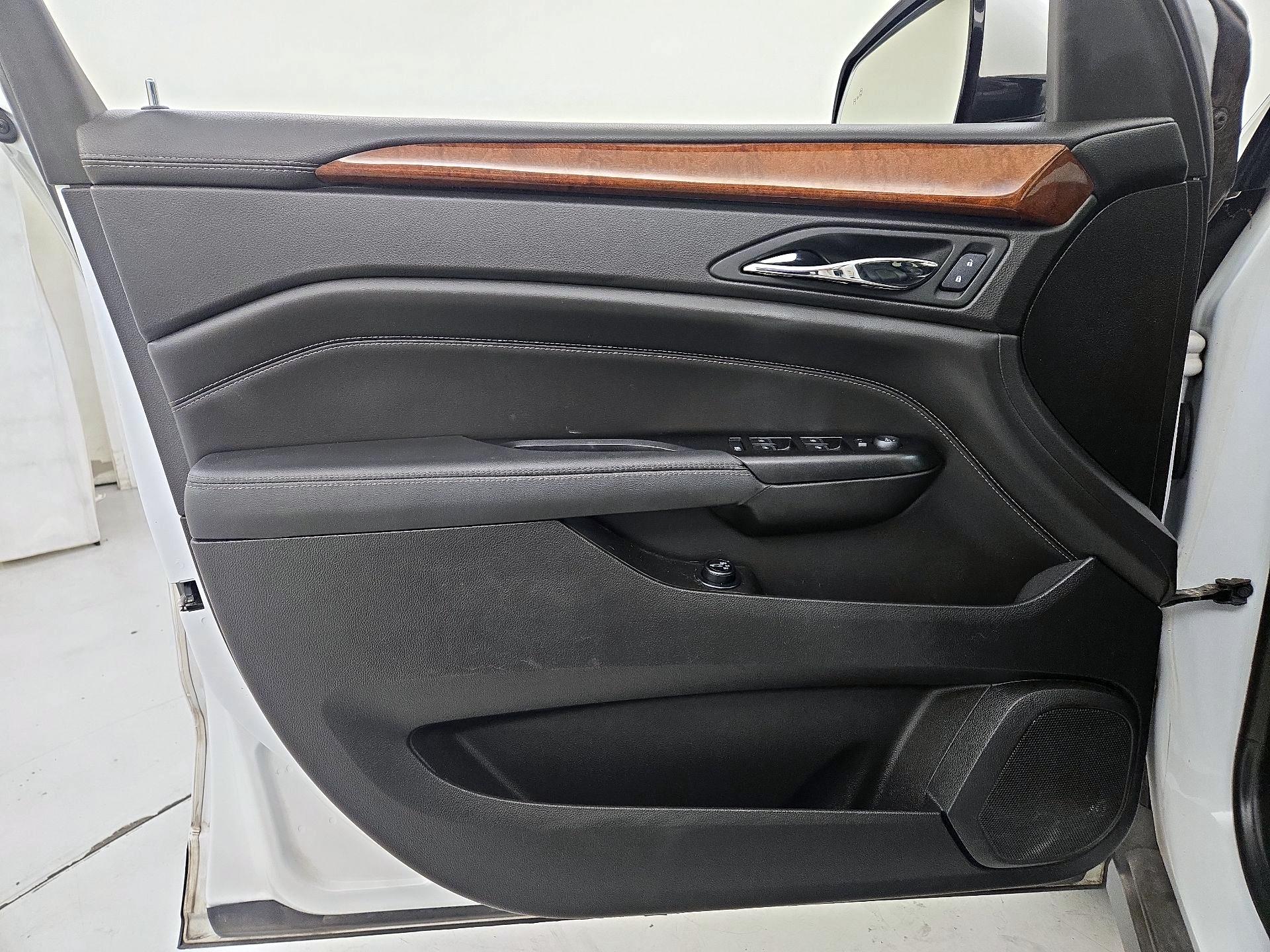 Thumbnail: 2016 Cadillac SRX - 12