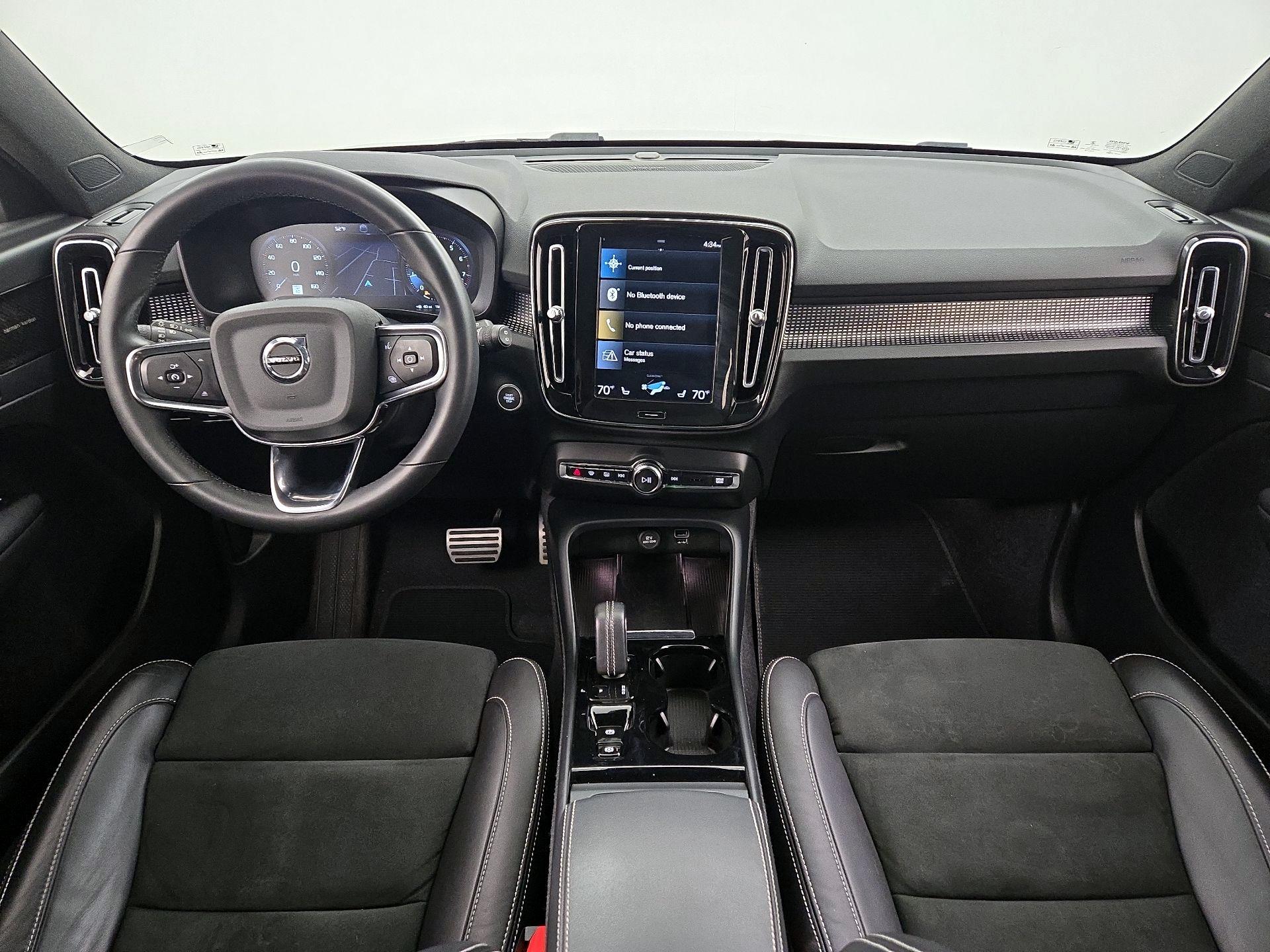 Thumbnail: 2022 Volvo XC40 - 9