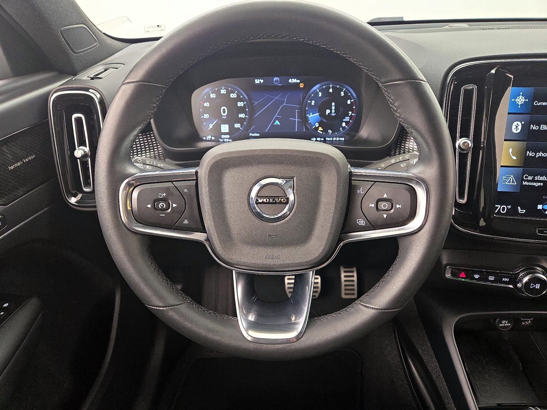 Thumbnail: 2022 Volvo XC40 - 10