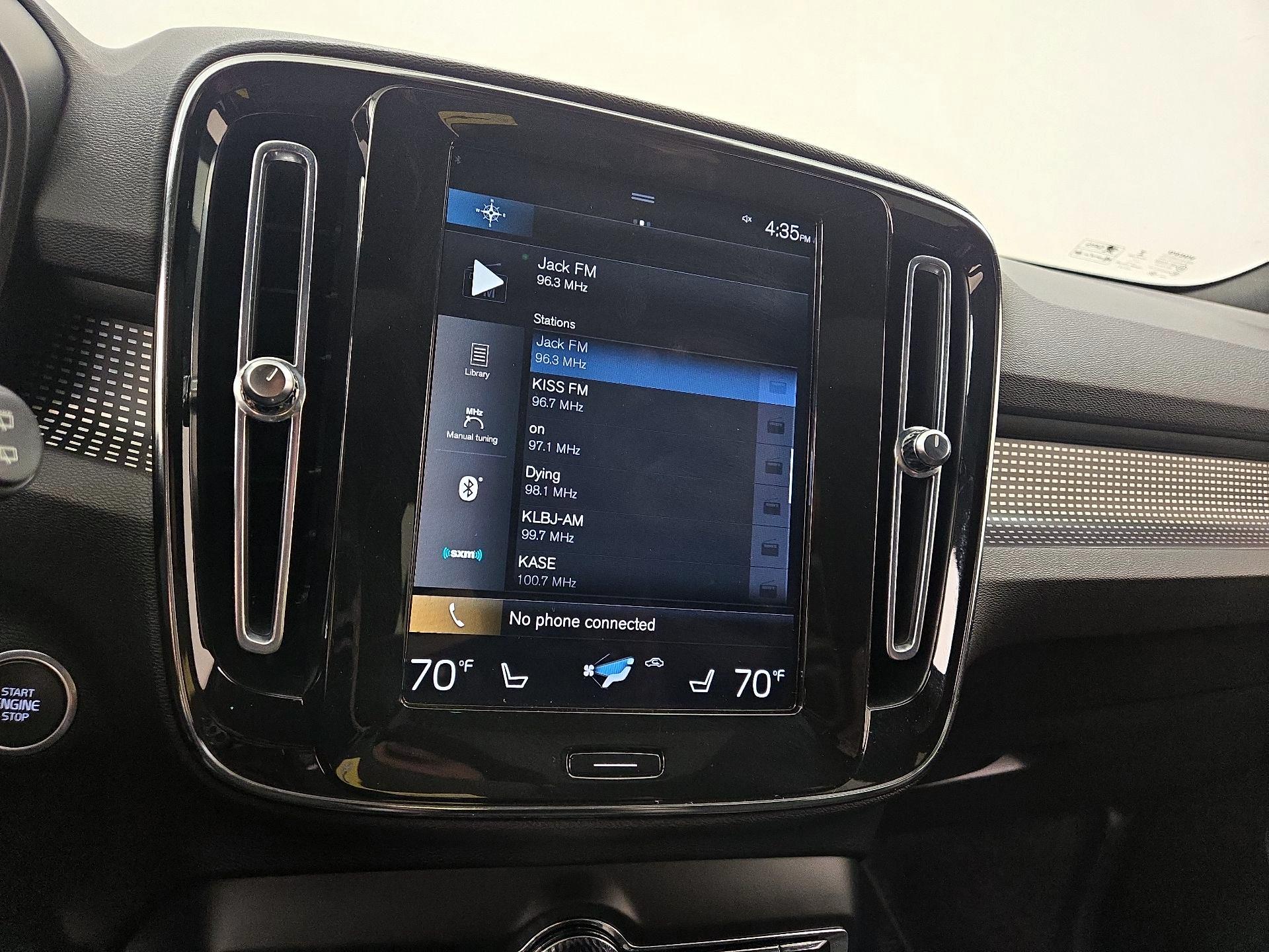 Thumbnail: 2022 Volvo XC40 - 16