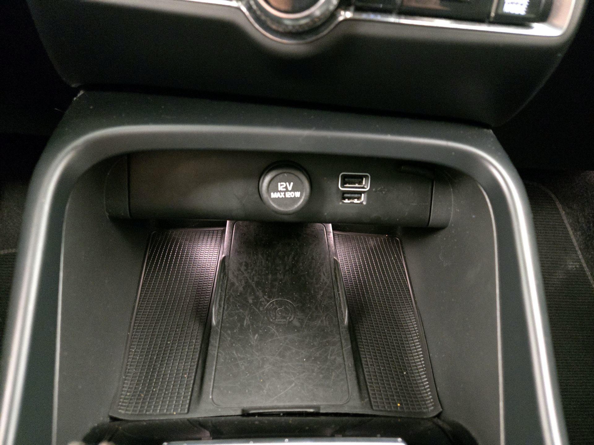 Thumbnail: 2022 Volvo XC40 - 19