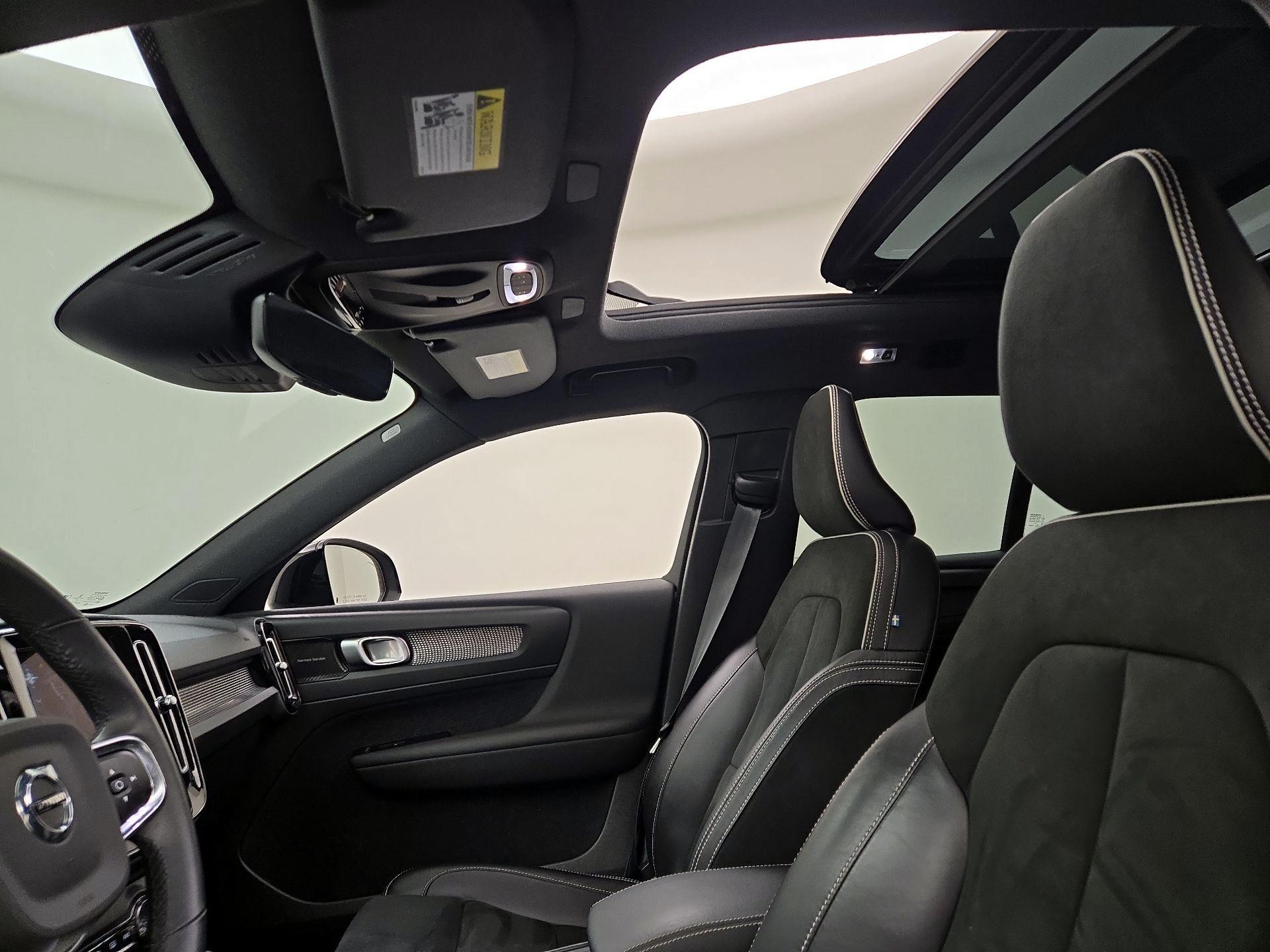 Thumbnail: 2022 Volvo XC40 - 20