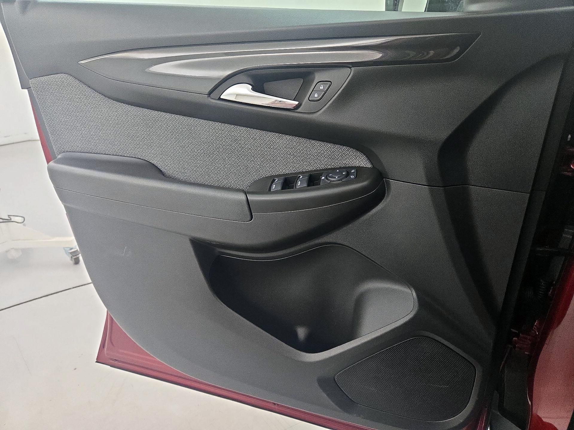 Thumbnail: 2025 Chevrolet TrailBlazer - 12