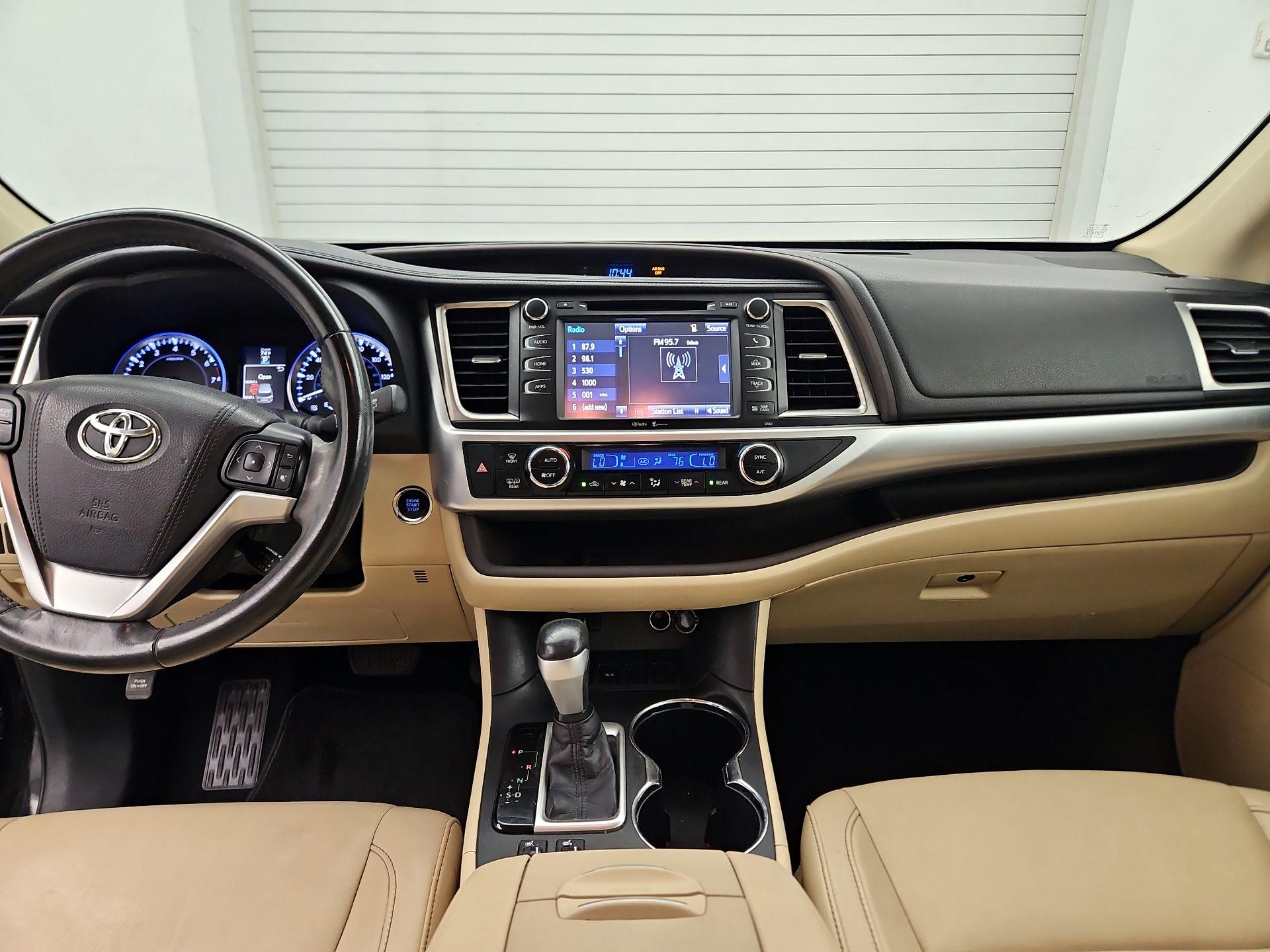 Thumbnail: 2015 Toyota Highlander - 9