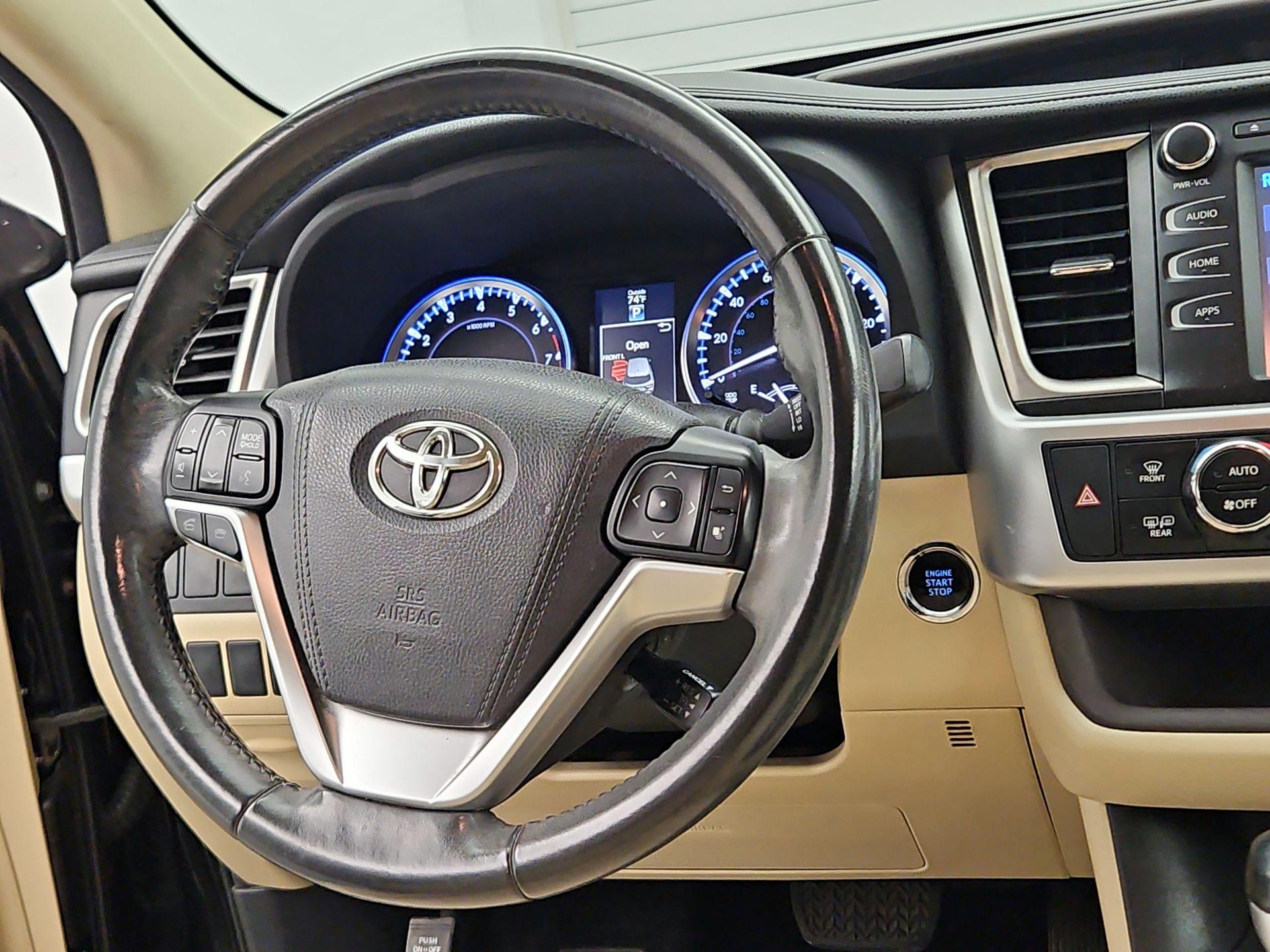 Thumbnail: 2015 Toyota Highlander - 10