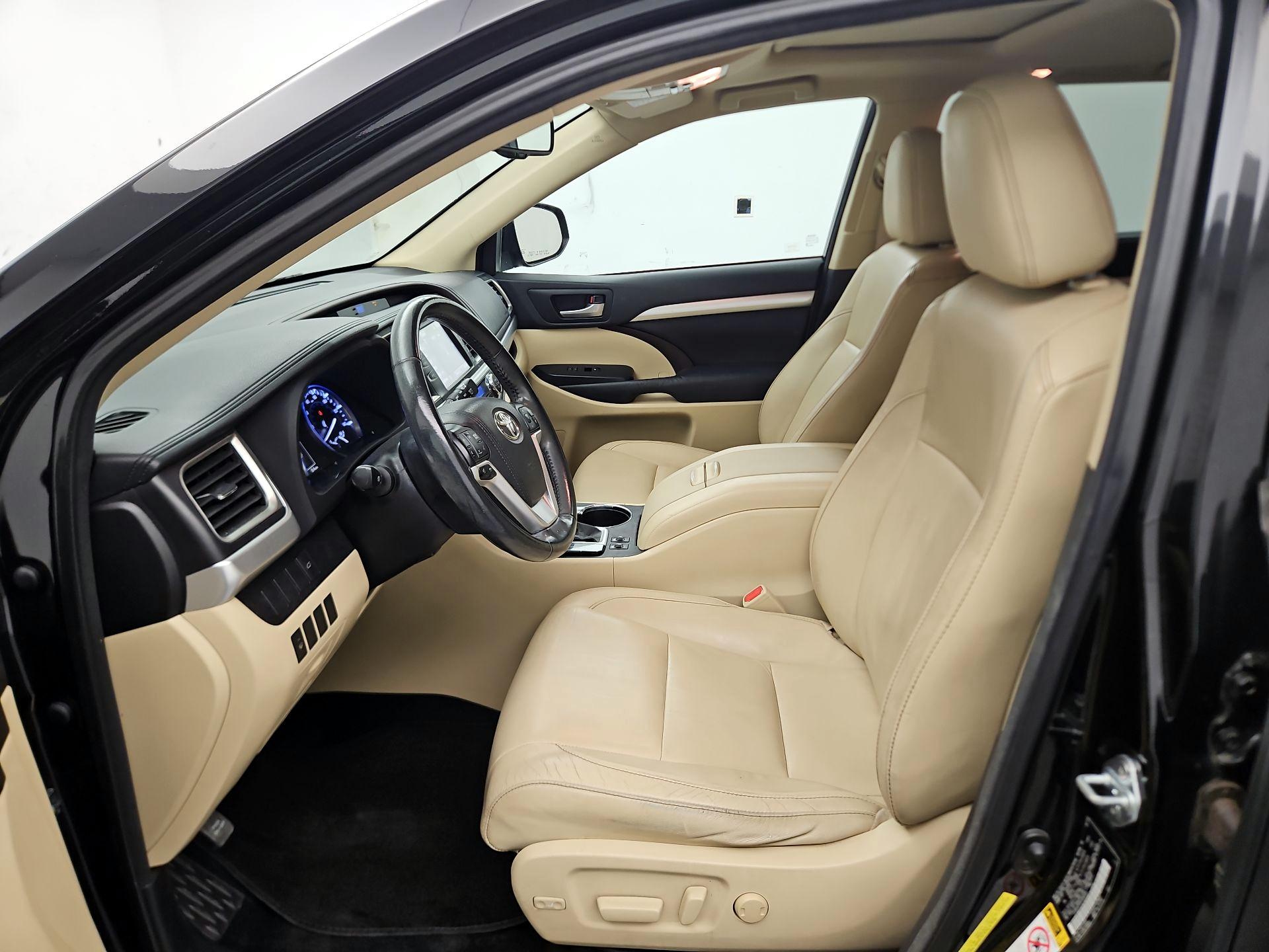 Thumbnail: 2015 Toyota Highlander - 11