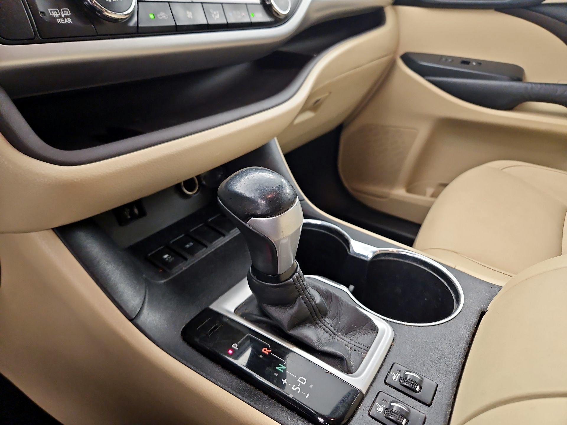 Thumbnail: 2015 Toyota Highlander - 15