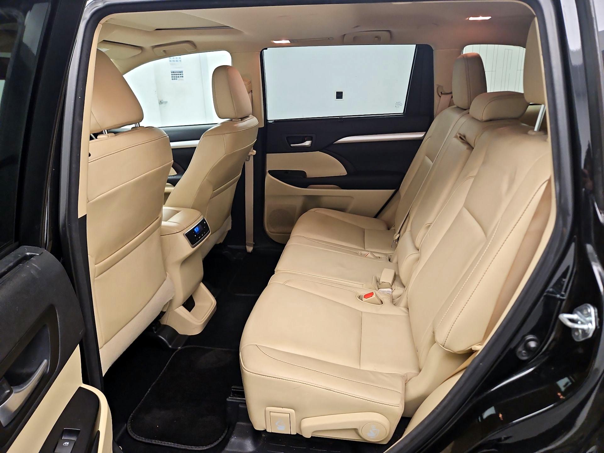 Thumbnail: 2015 Toyota Highlander - 16