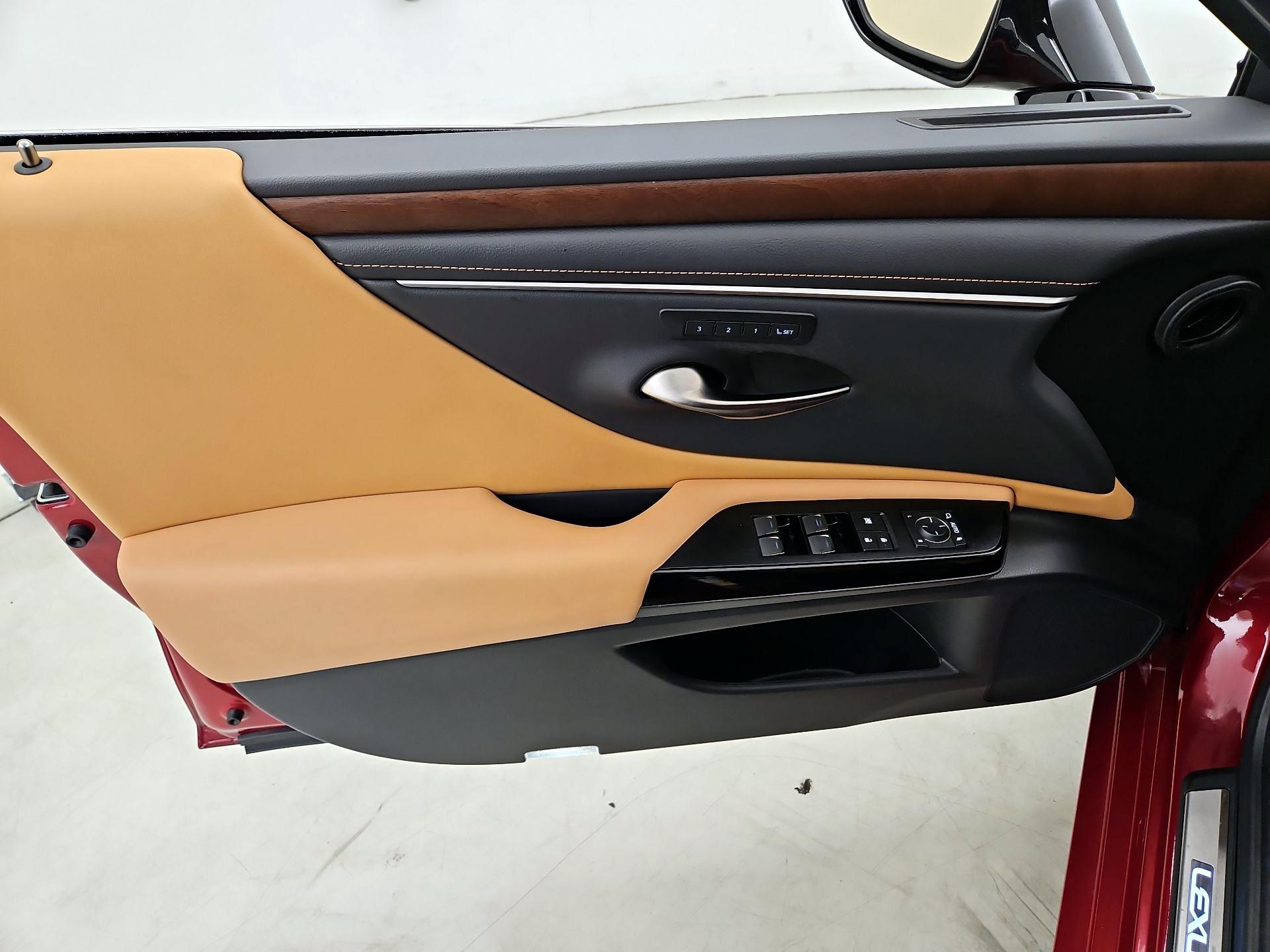 Thumbnail: 2025 Lexus ES - 12