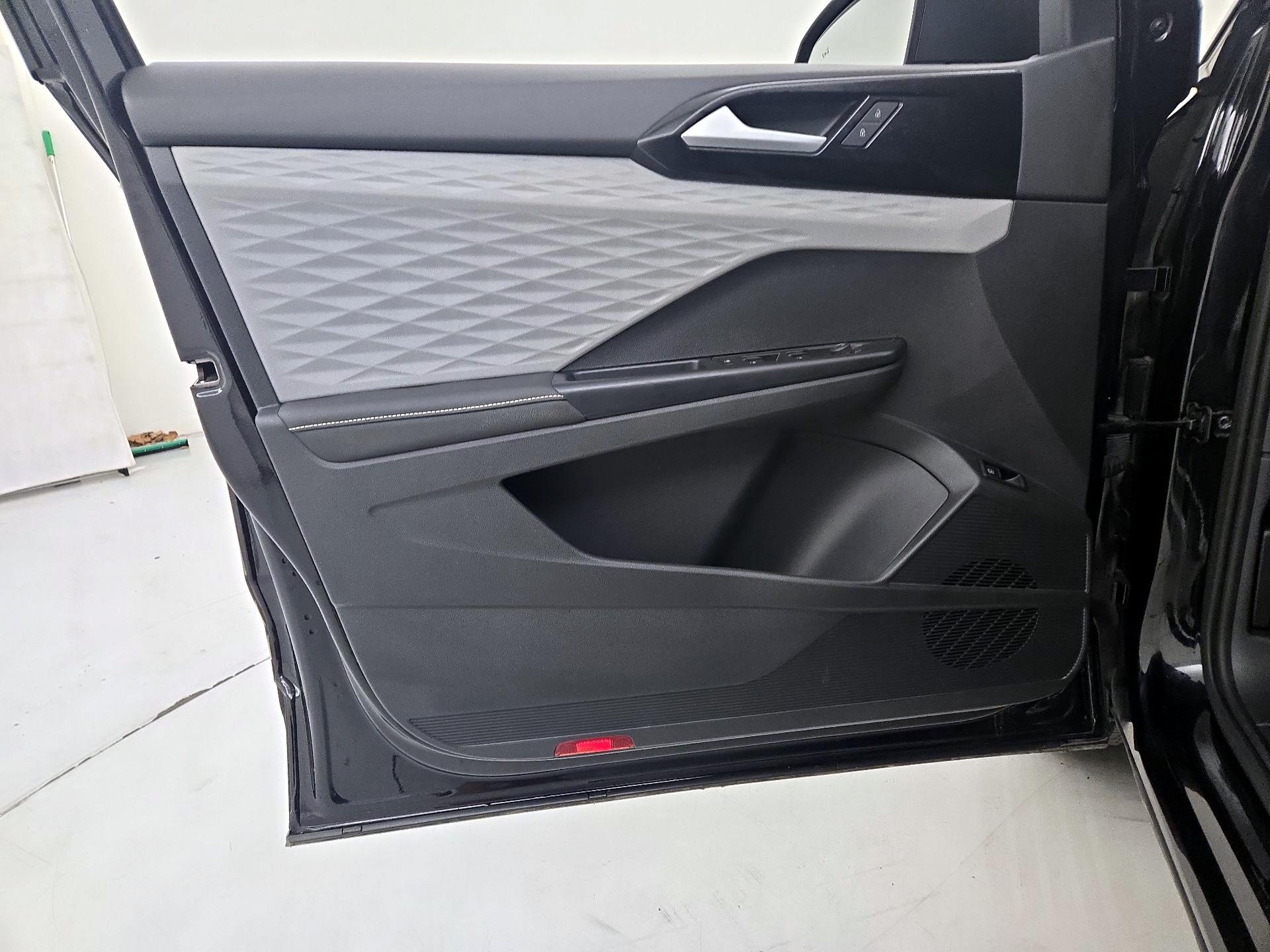 Thumbnail: 2024 Volkswagen Taos - 12