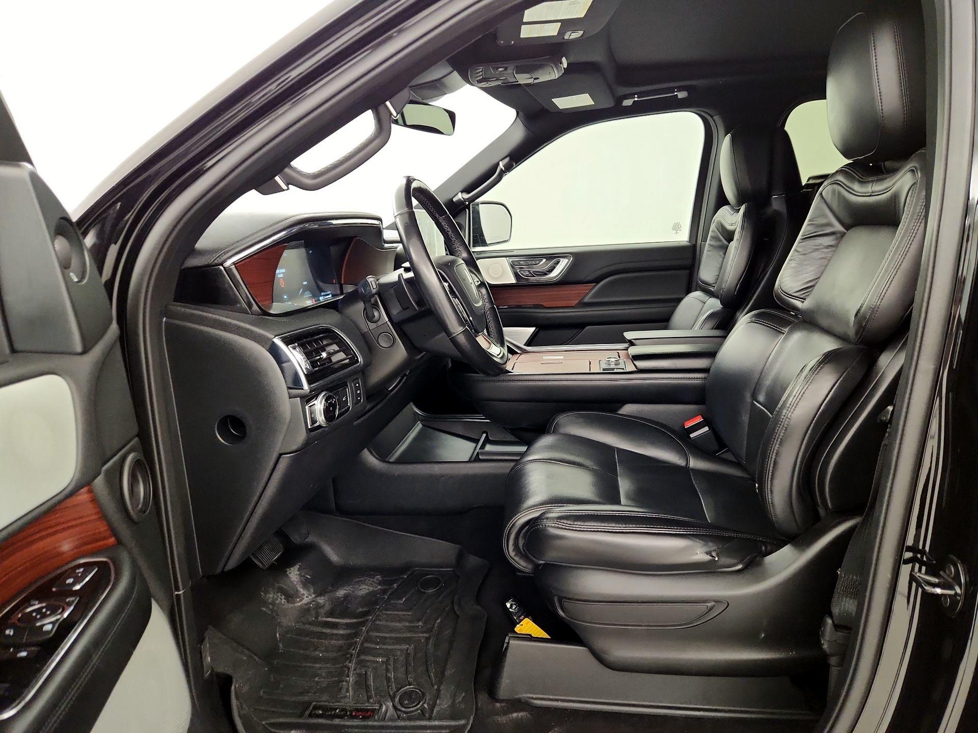 Thumbnail: 2020 Lincoln Navigator - 11