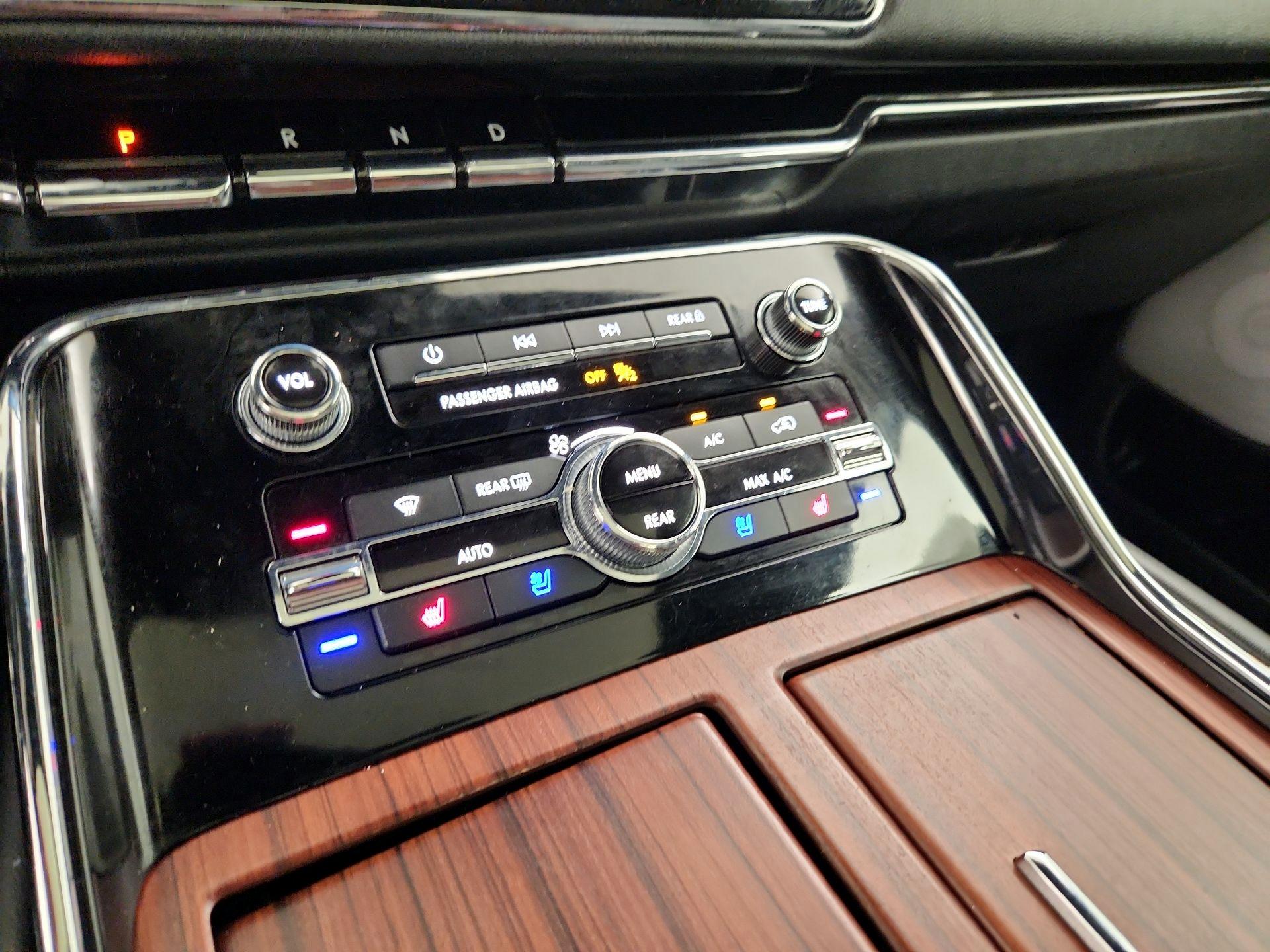 Thumbnail: 2020 Lincoln Navigator - 17