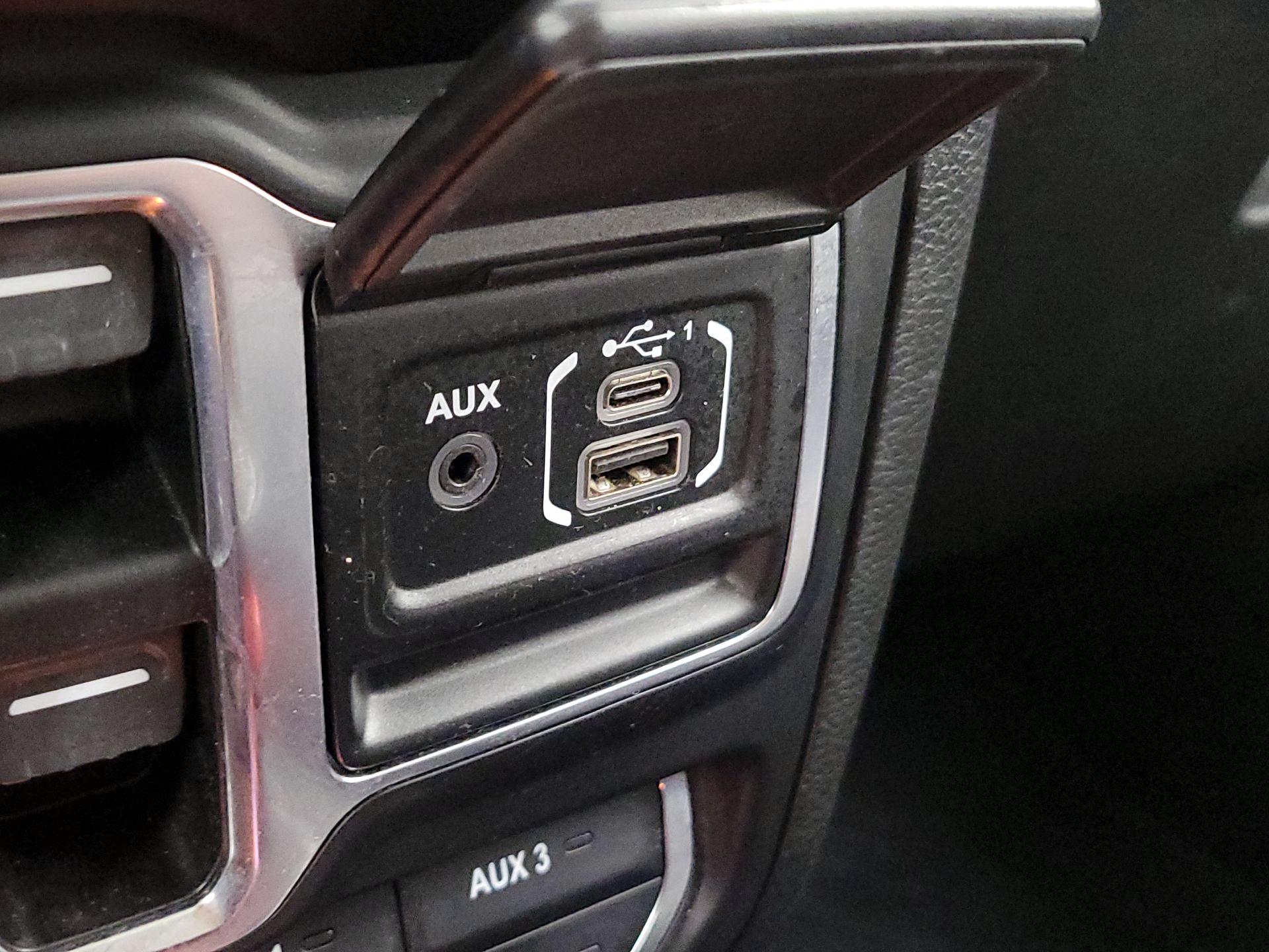 Thumbnail: 2021 Jeep Wrangler - 18