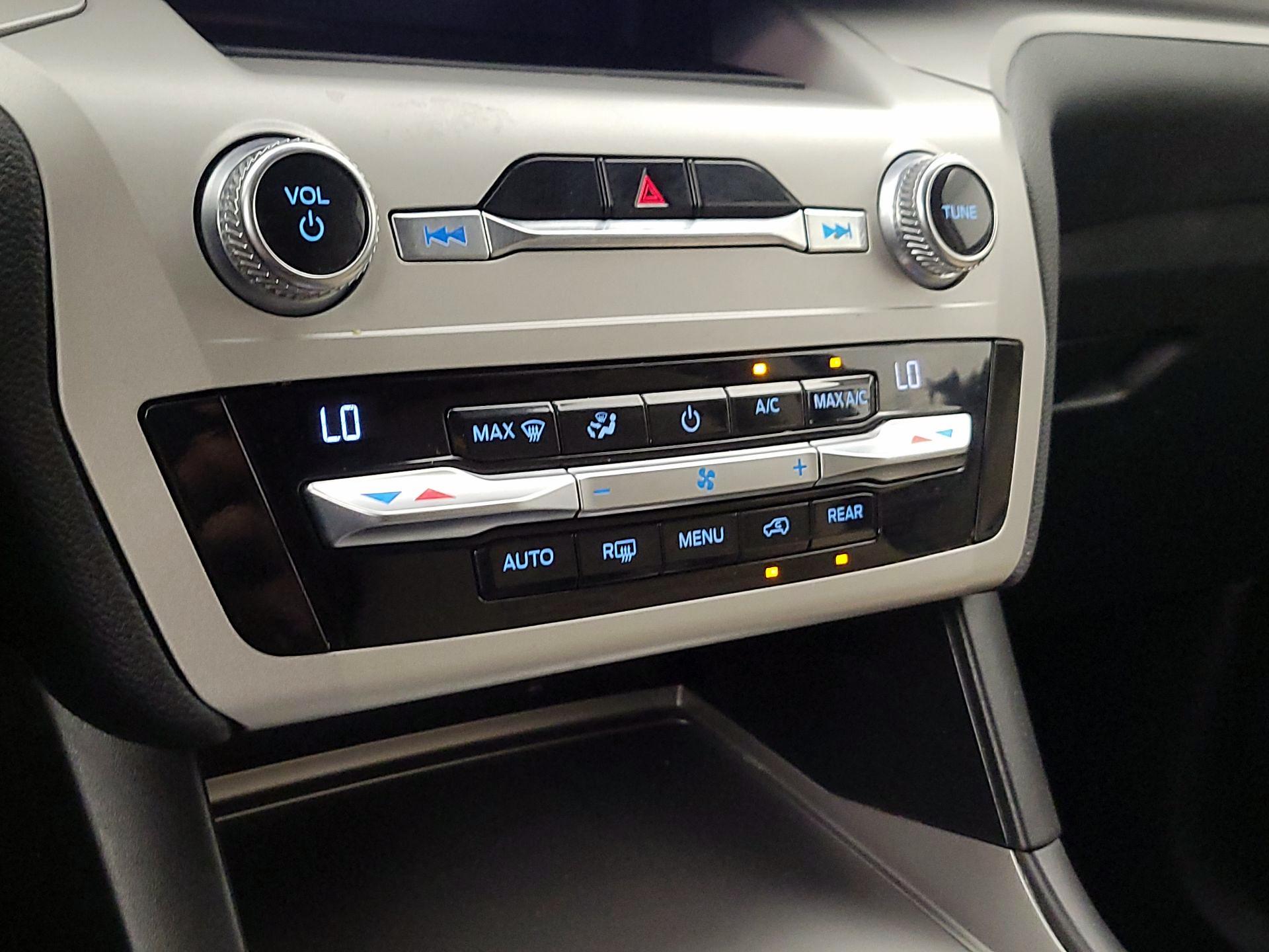 Thumbnail: 2020 Ford Explorer - 16