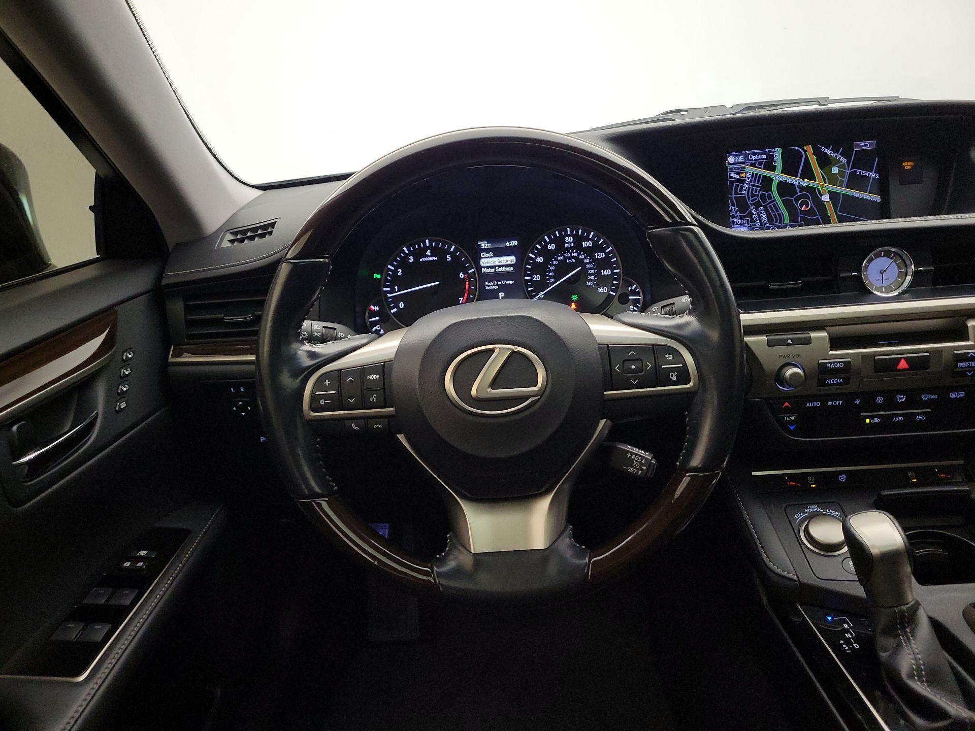 Thumbnail: 2016 Lexus ES - 10