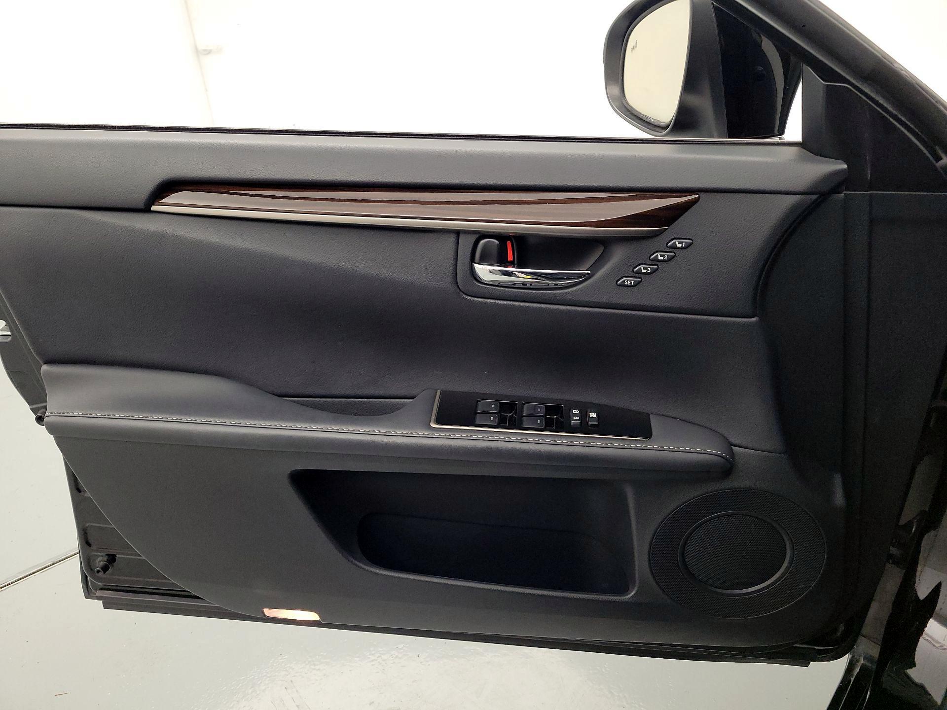 Thumbnail: 2016 Lexus ES - 12