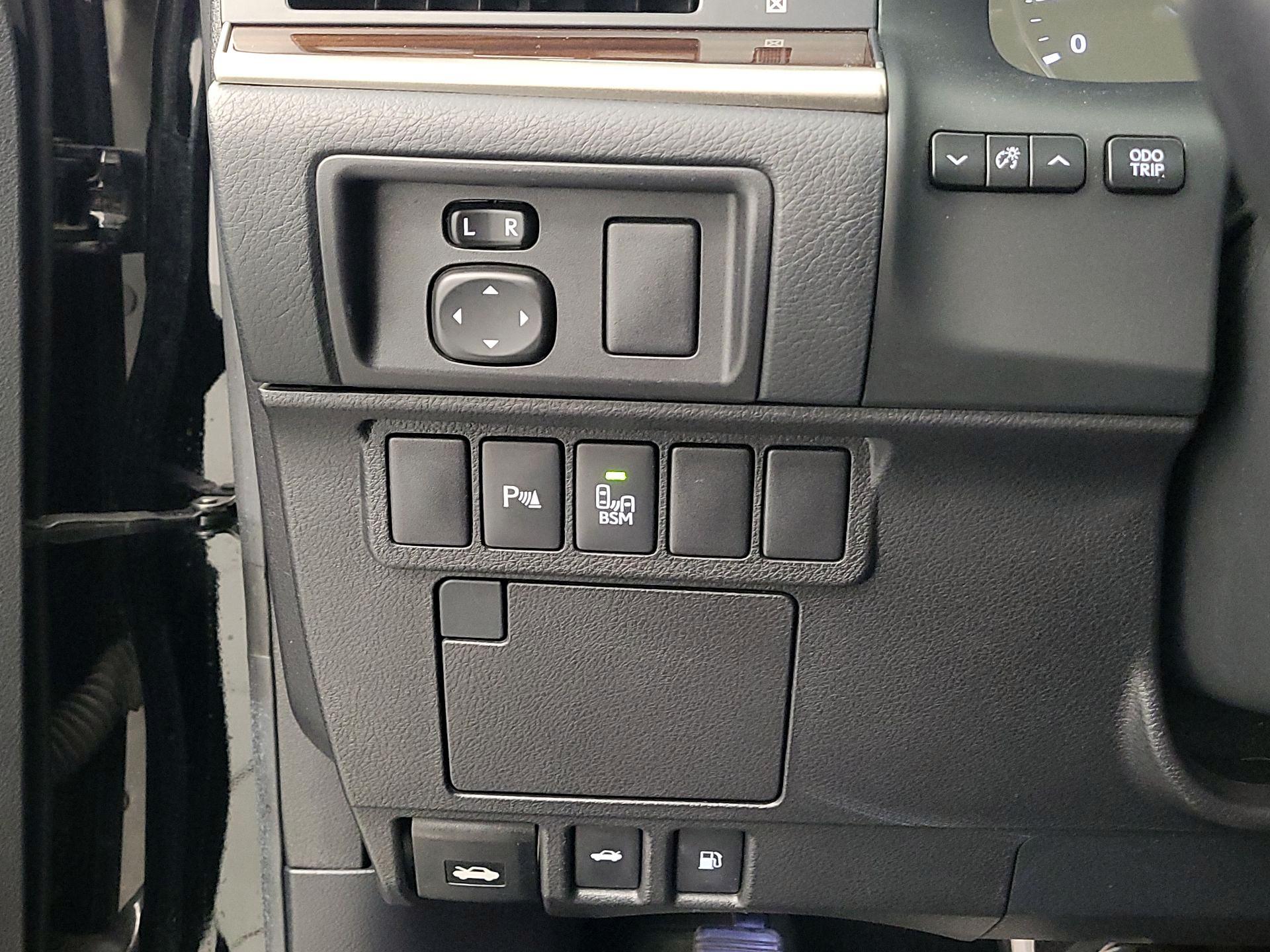 Thumbnail: 2016 Lexus ES - 13