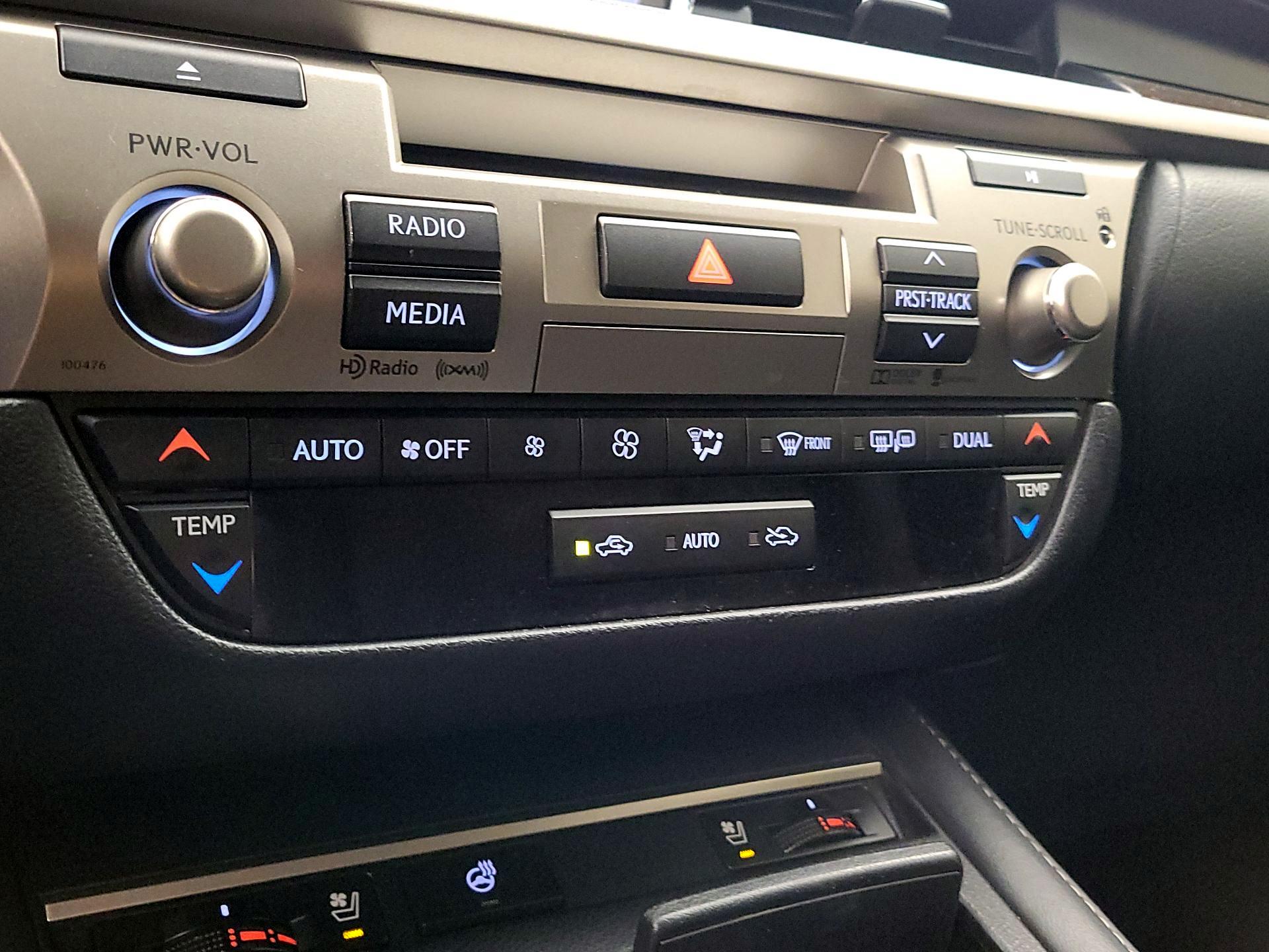 Thumbnail: 2016 Lexus ES - 17