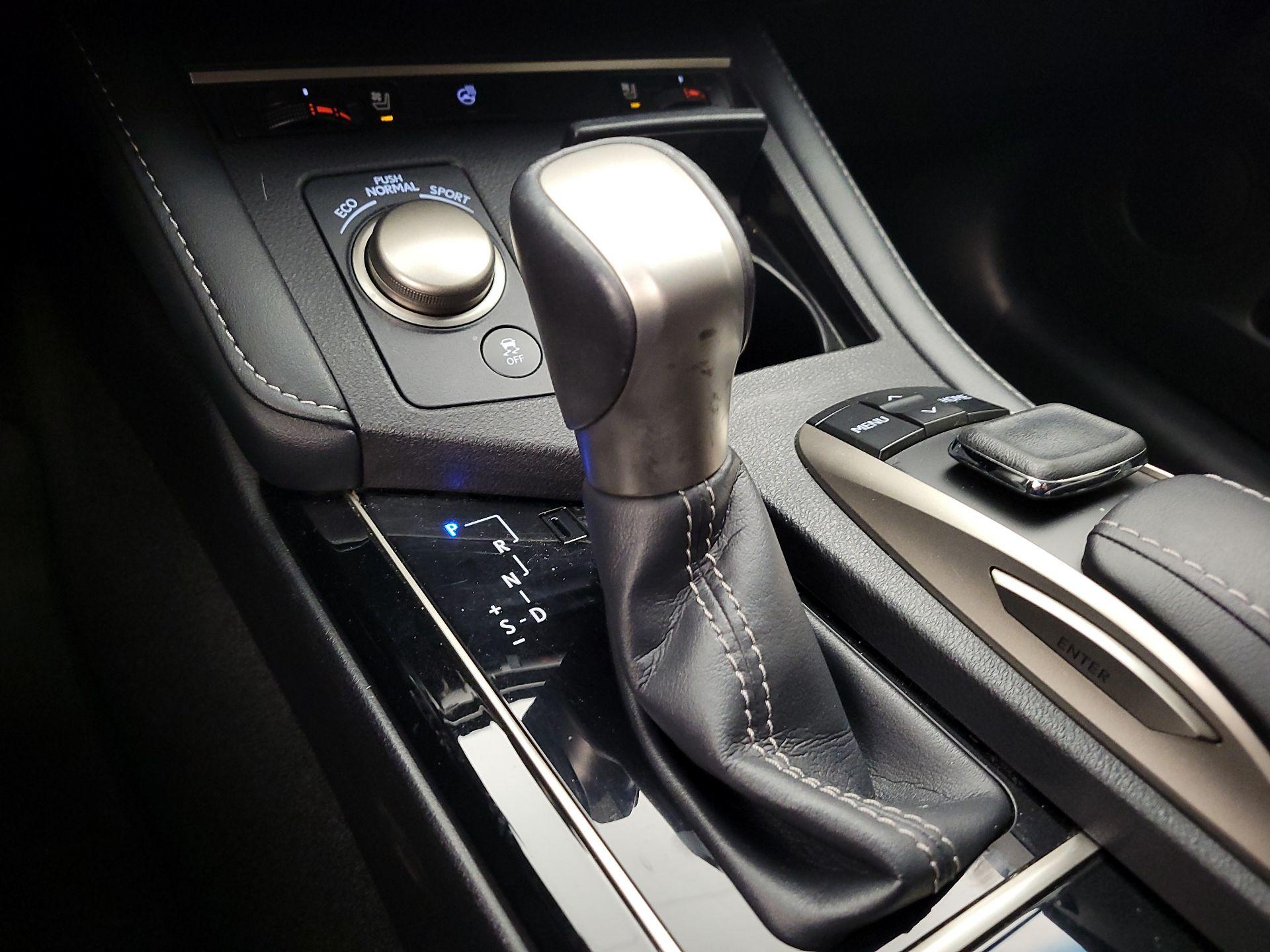 Thumbnail: 2016 Lexus ES - 18