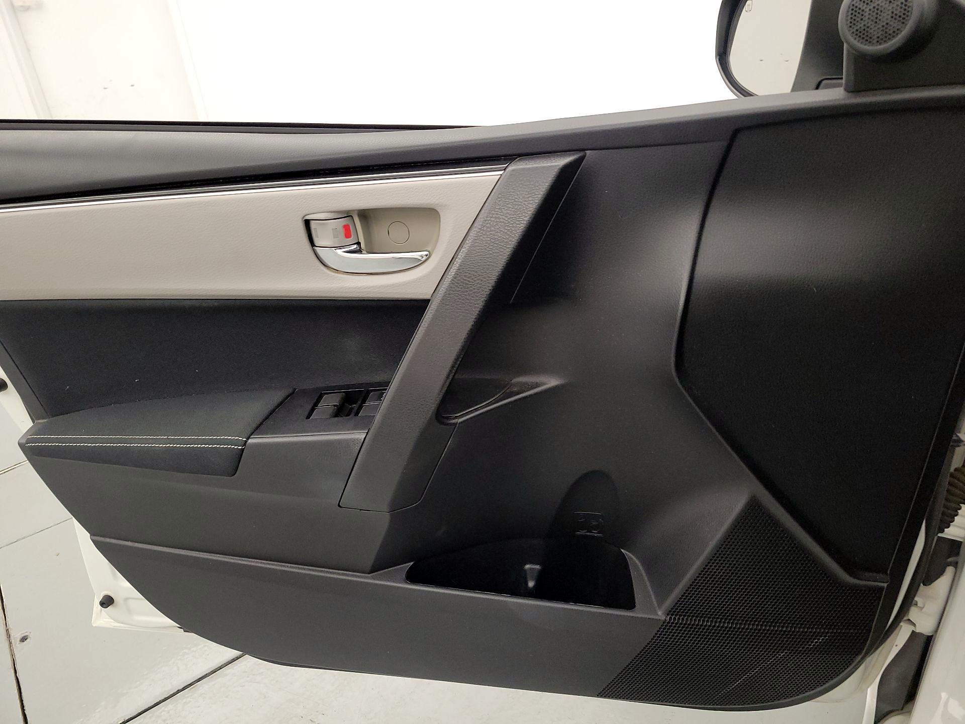 Thumbnail: 2017 Toyota Corolla - 12