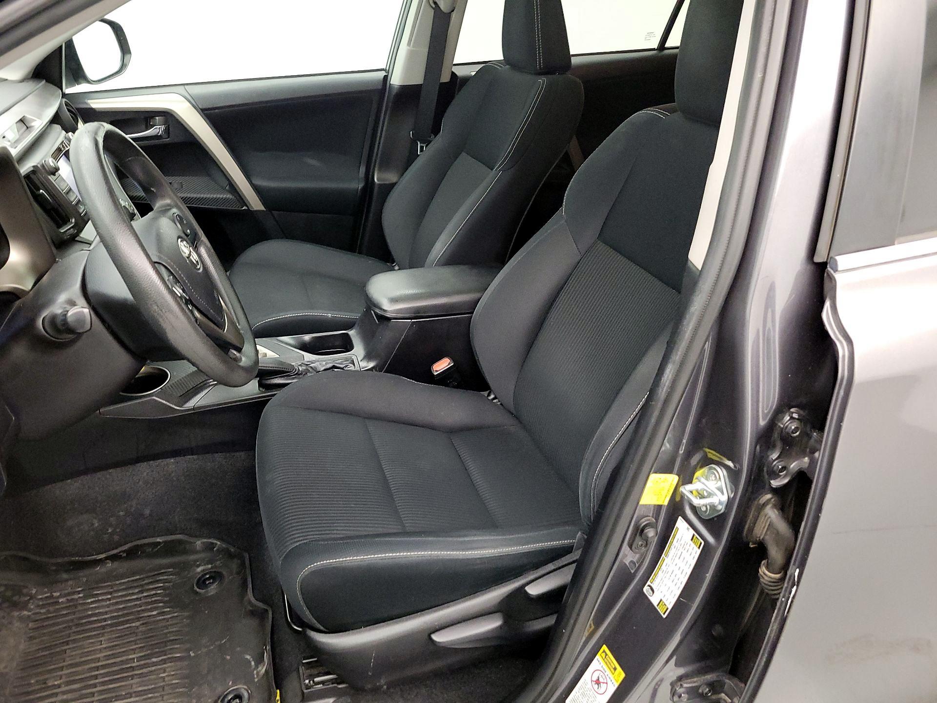 Thumbnail: 2015 Toyota RAV4 - 11