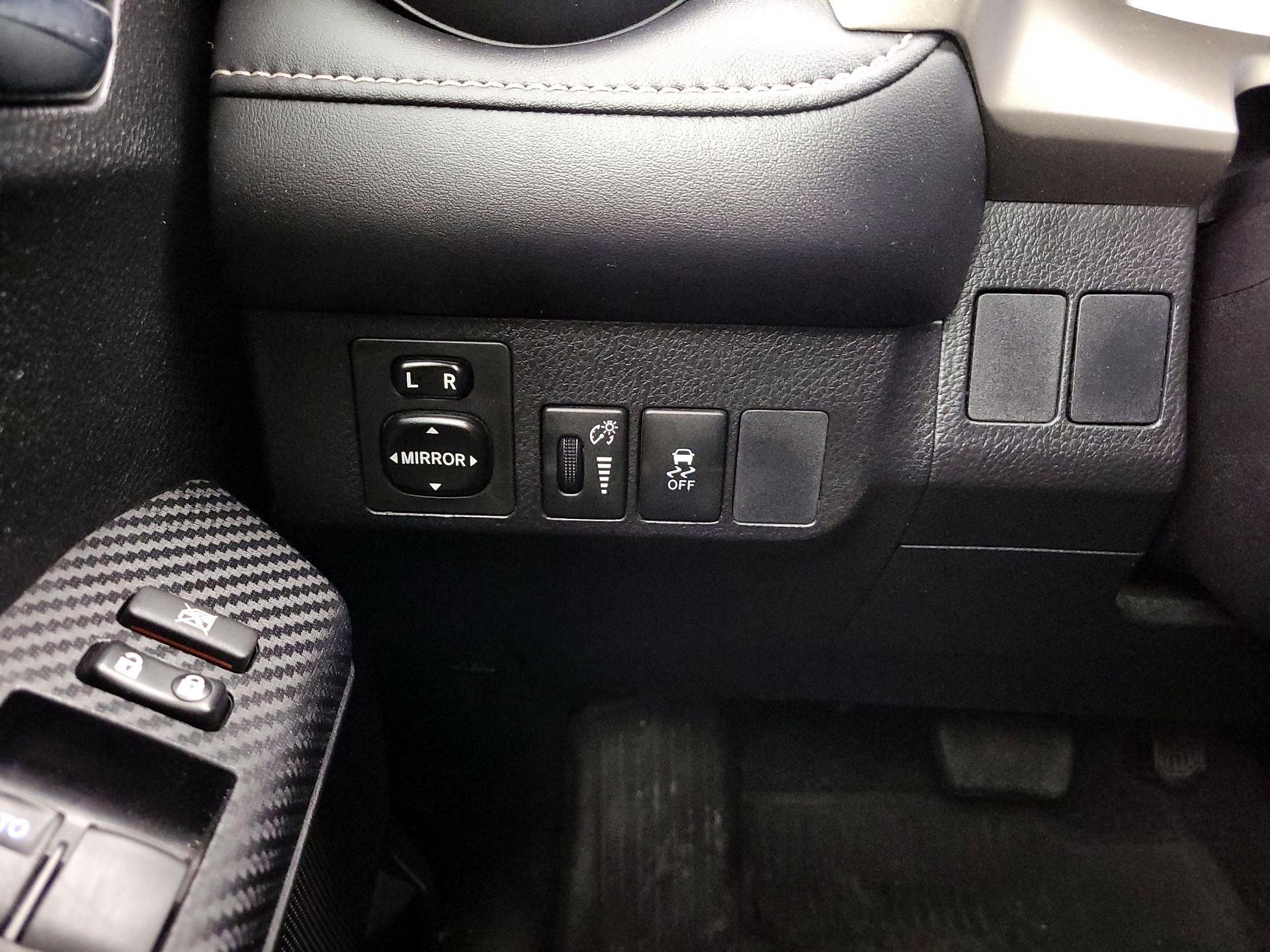 Thumbnail: 2015 Toyota RAV4 - 13