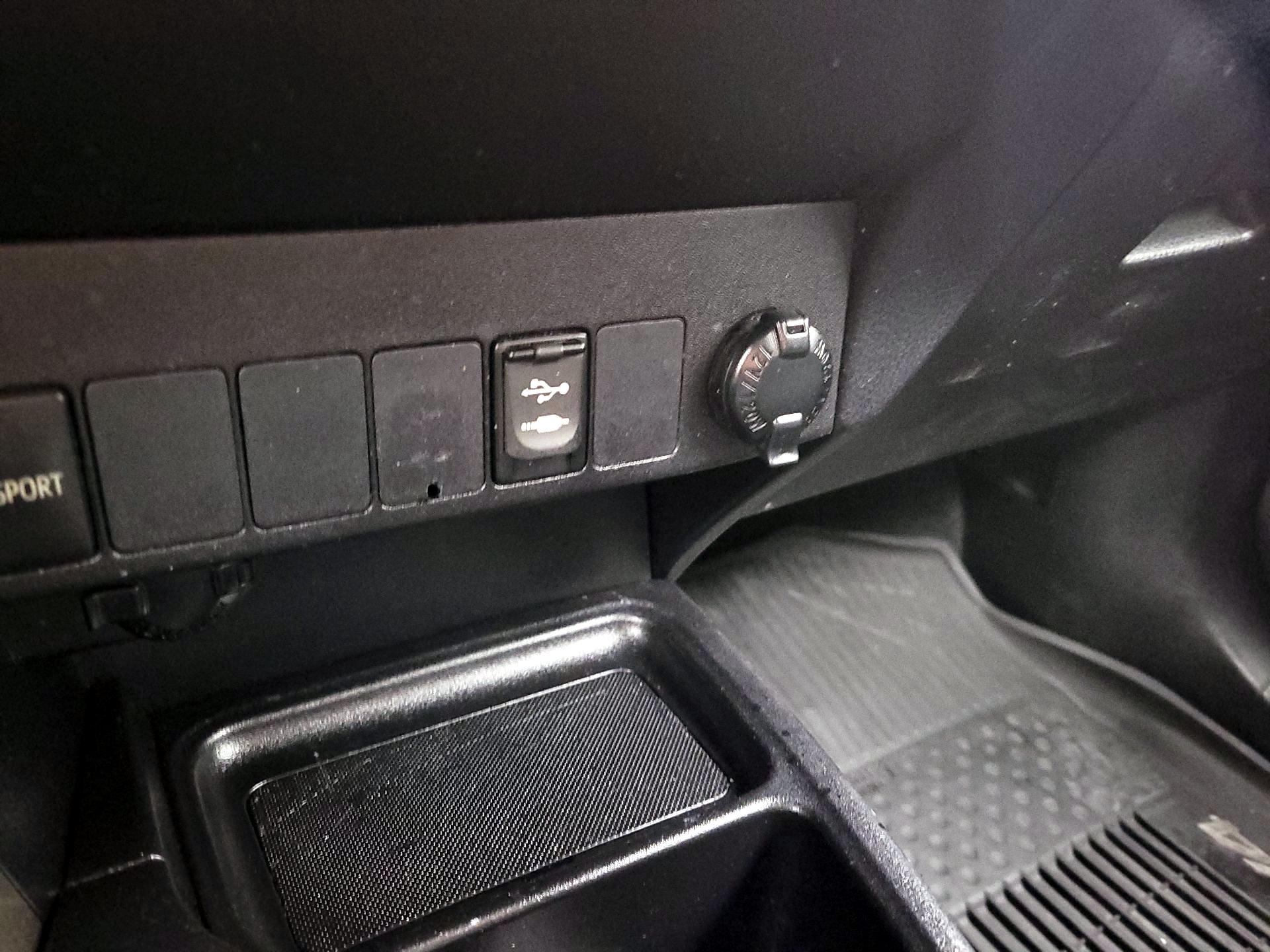 Thumbnail: 2015 Toyota RAV4 - 18