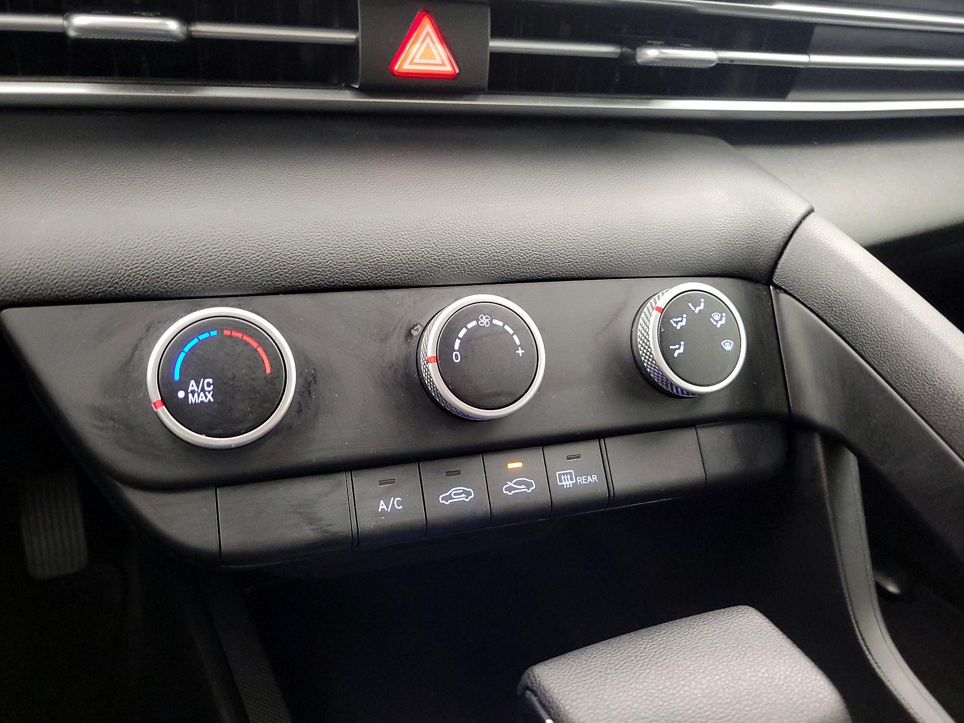 Thumbnail: 2024 Hyundai Elantra - 16