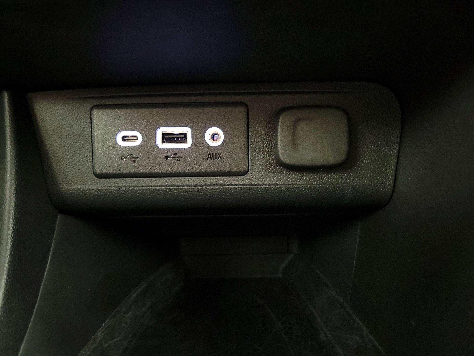 Thumbnail: 2023 Buick Encore GX - 18