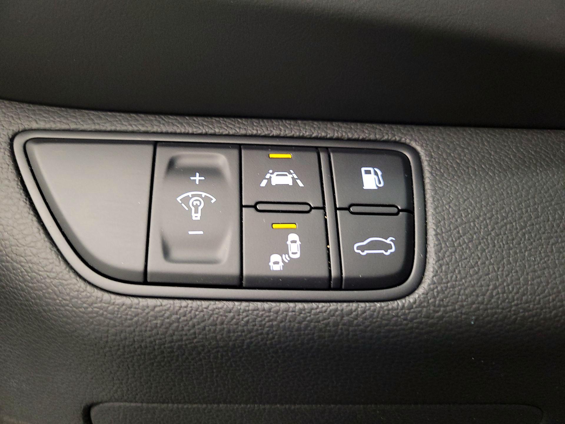 Thumbnail: 2019 Genesis G70 - 13