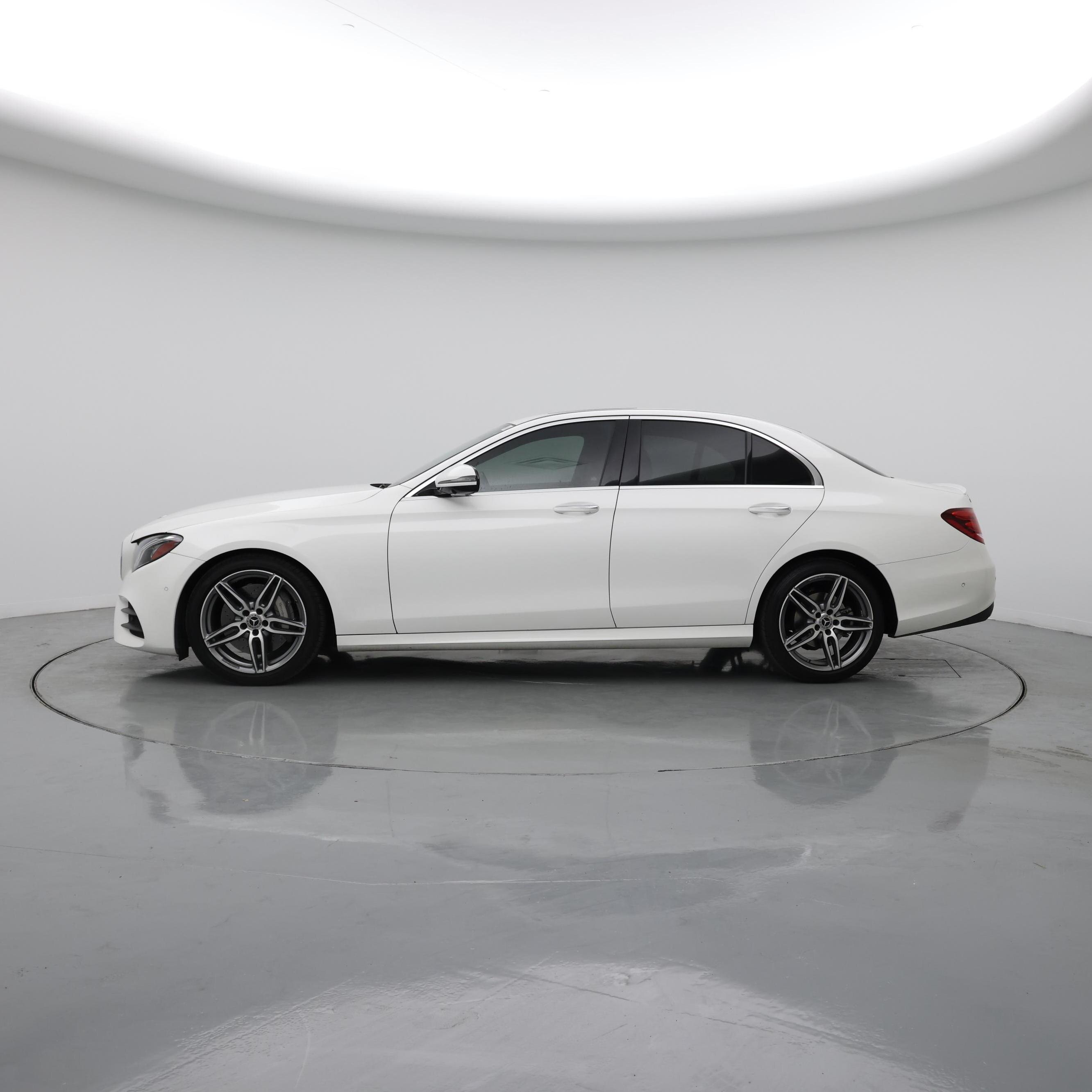 Thumbnail: 2019 Mercedes-Benz E-Class - 3