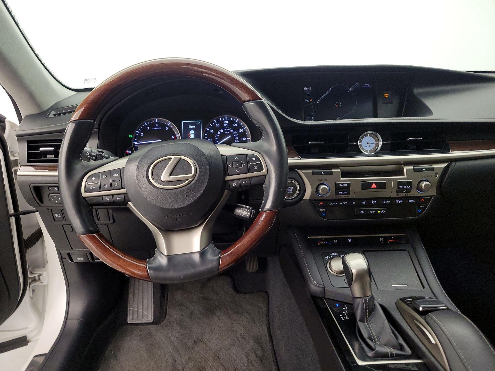 Thumbnail: 2017 Lexus ES - 10