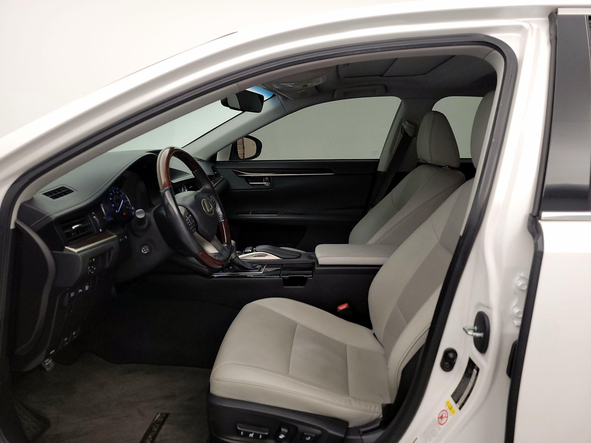 Thumbnail: 2017 Lexus ES - 11