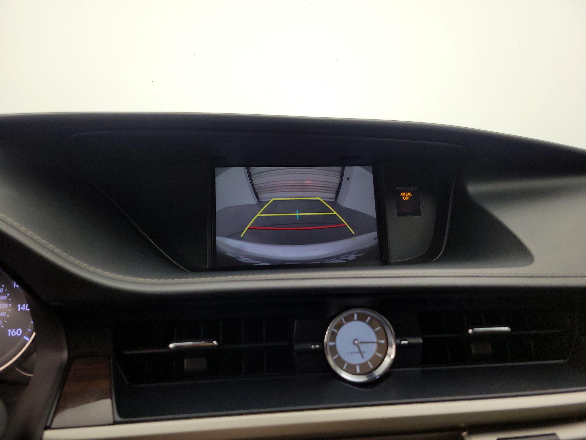 Thumbnail: 2017 Lexus ES - 15