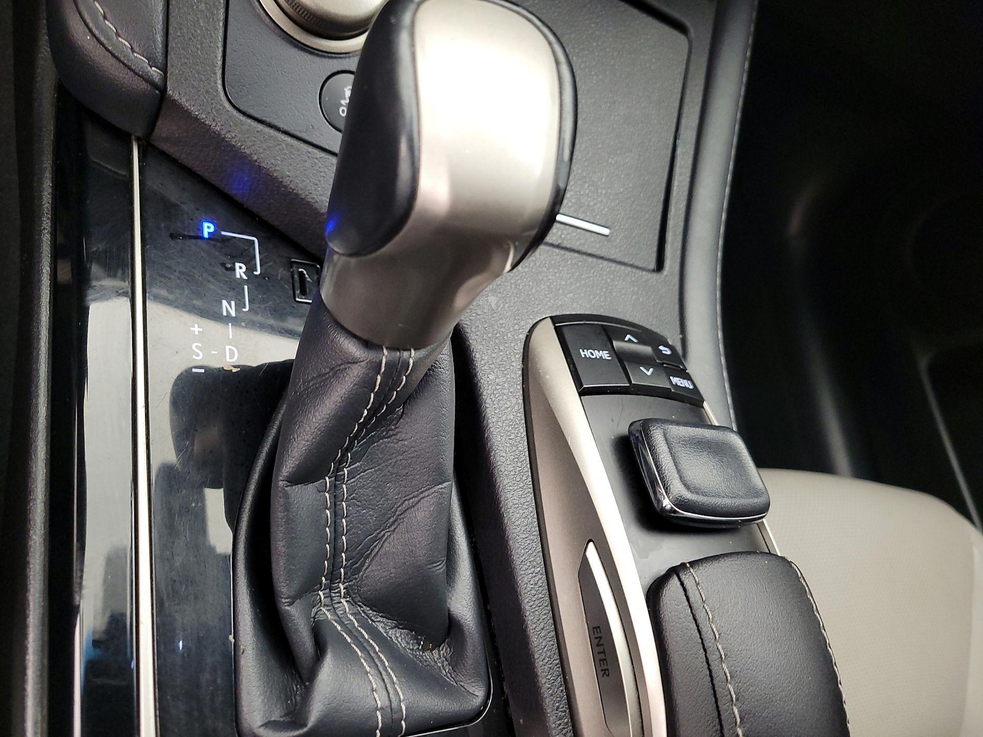 Thumbnail: 2017 Lexus ES - 18