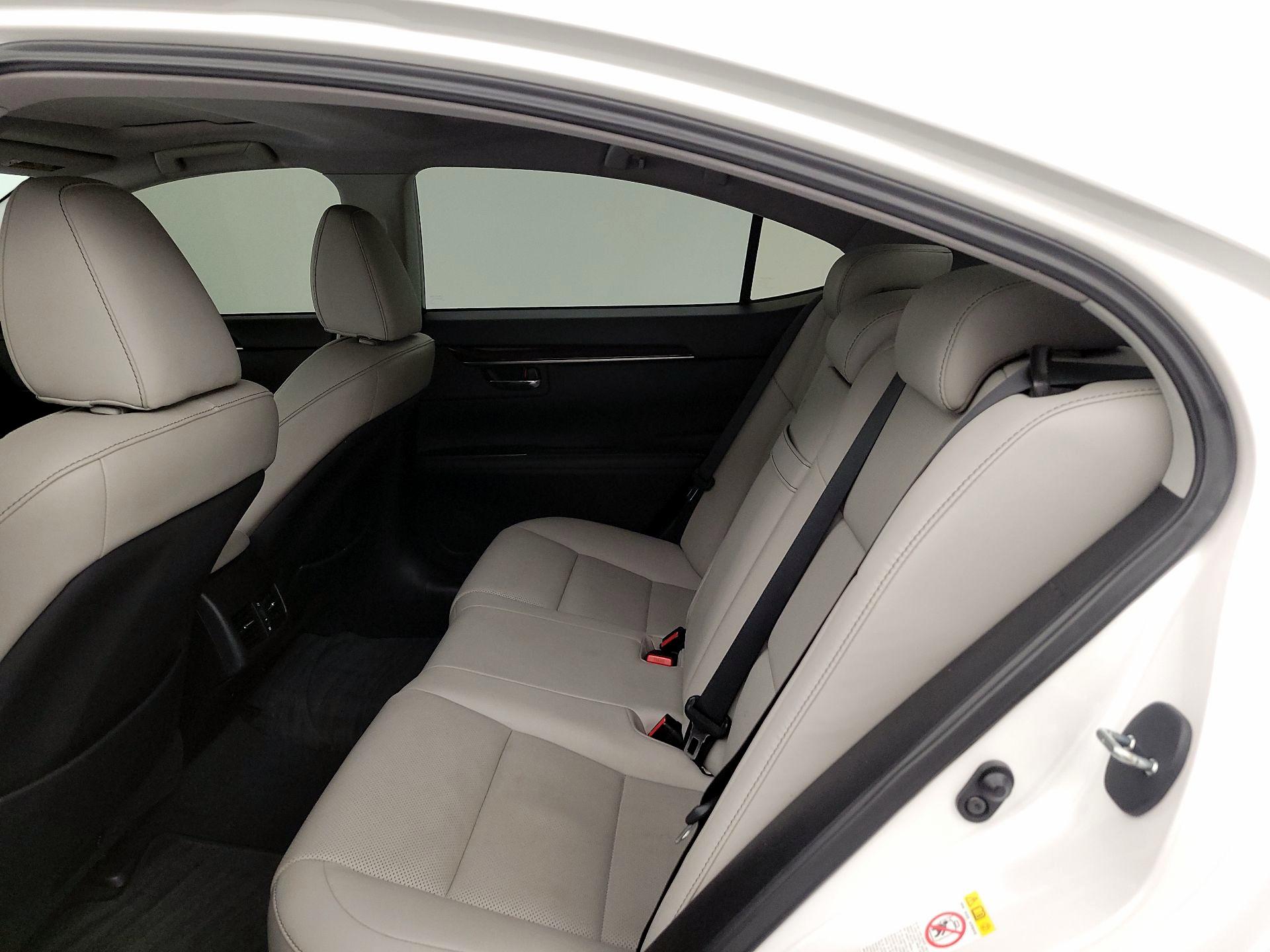 Thumbnail: 2017 Lexus ES - 20