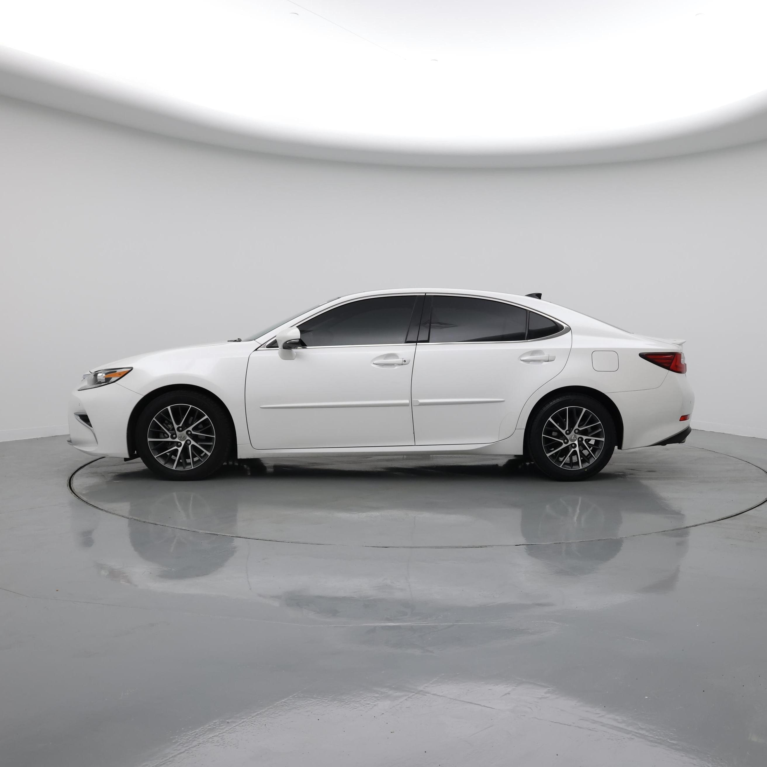 Thumbnail: 2017 Lexus ES - 3