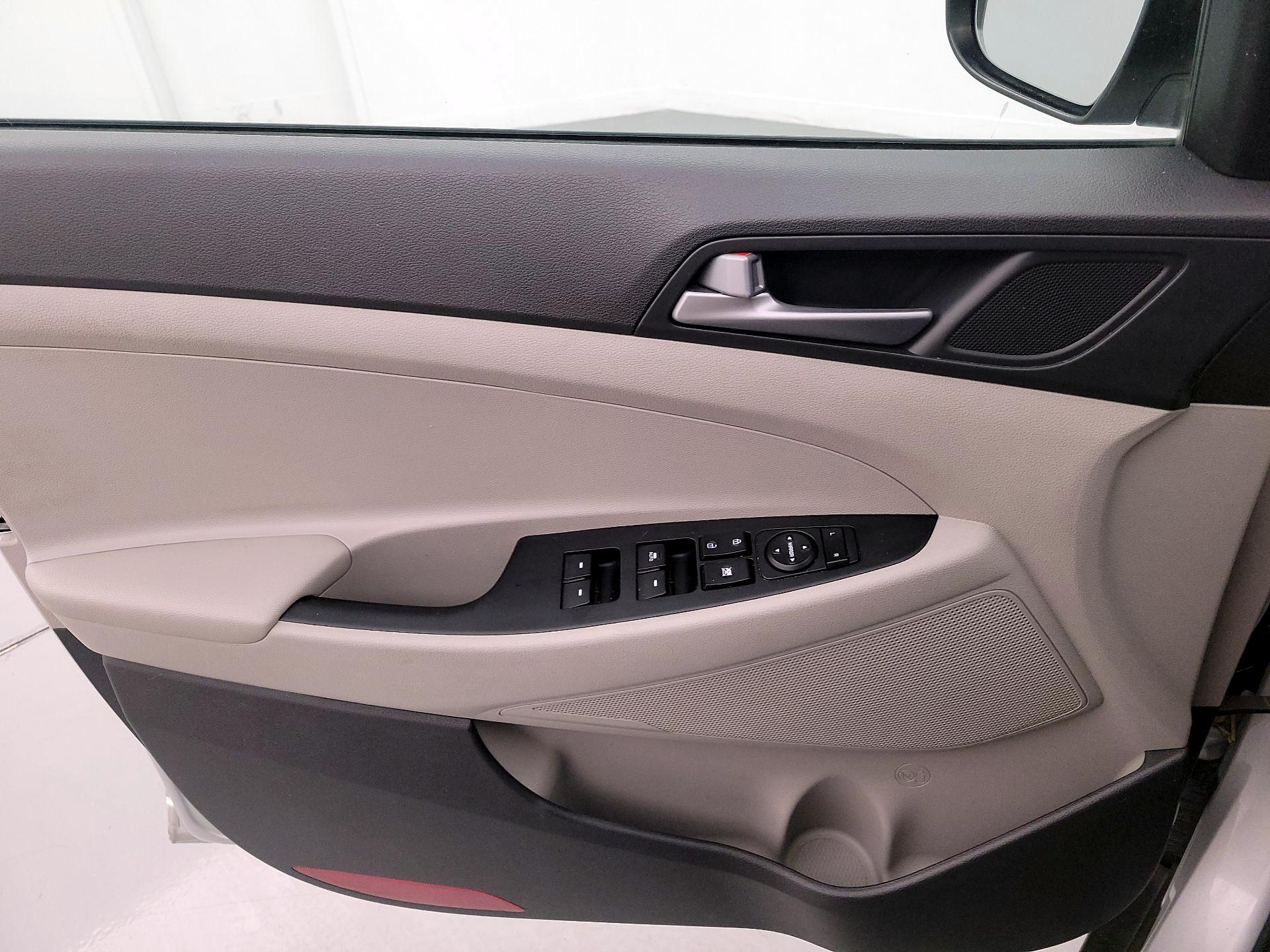 Thumbnail: 2016 Hyundai Tucson - 12