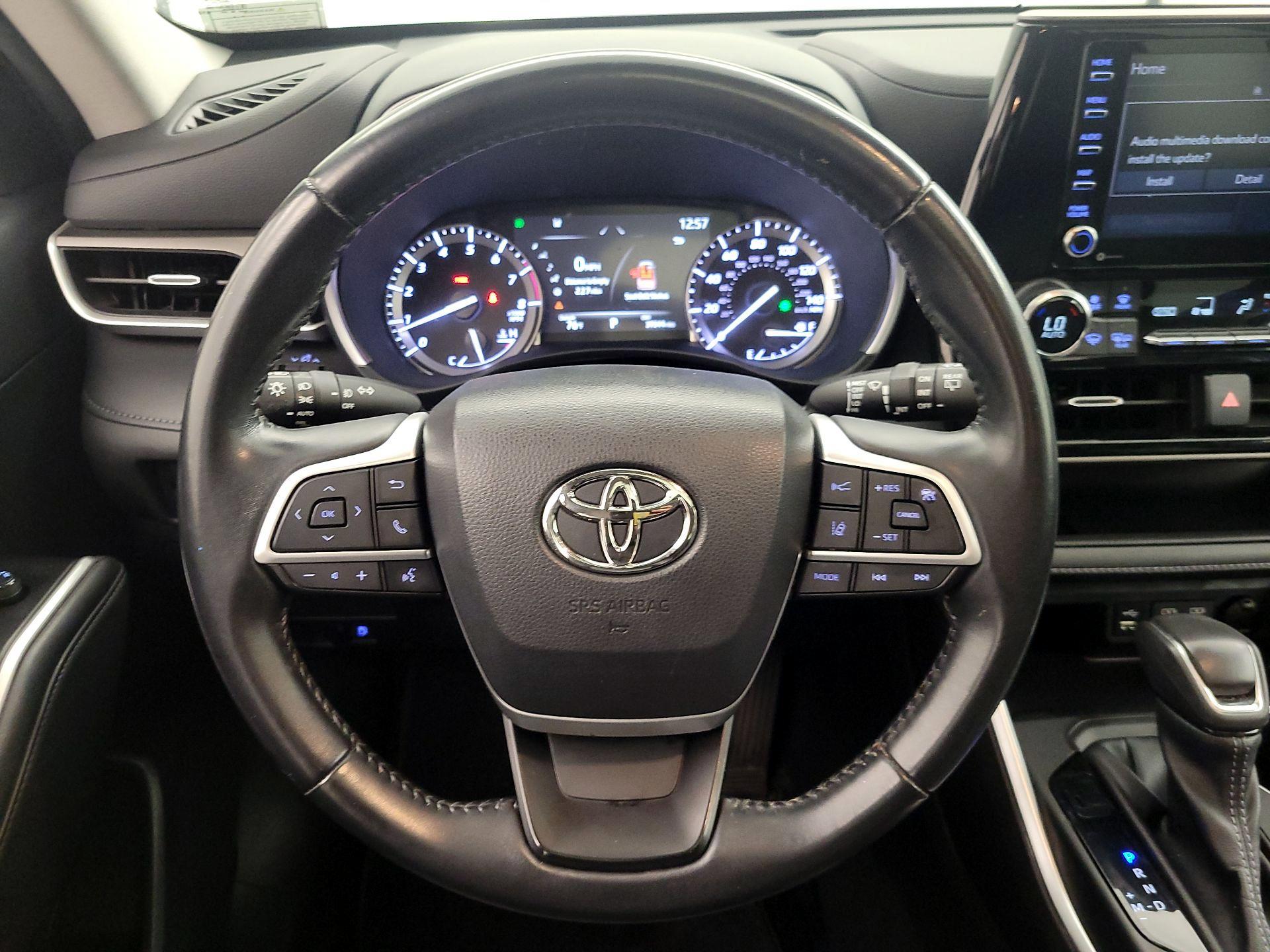 Thumbnail: 2022 Toyota Highlander - 10
